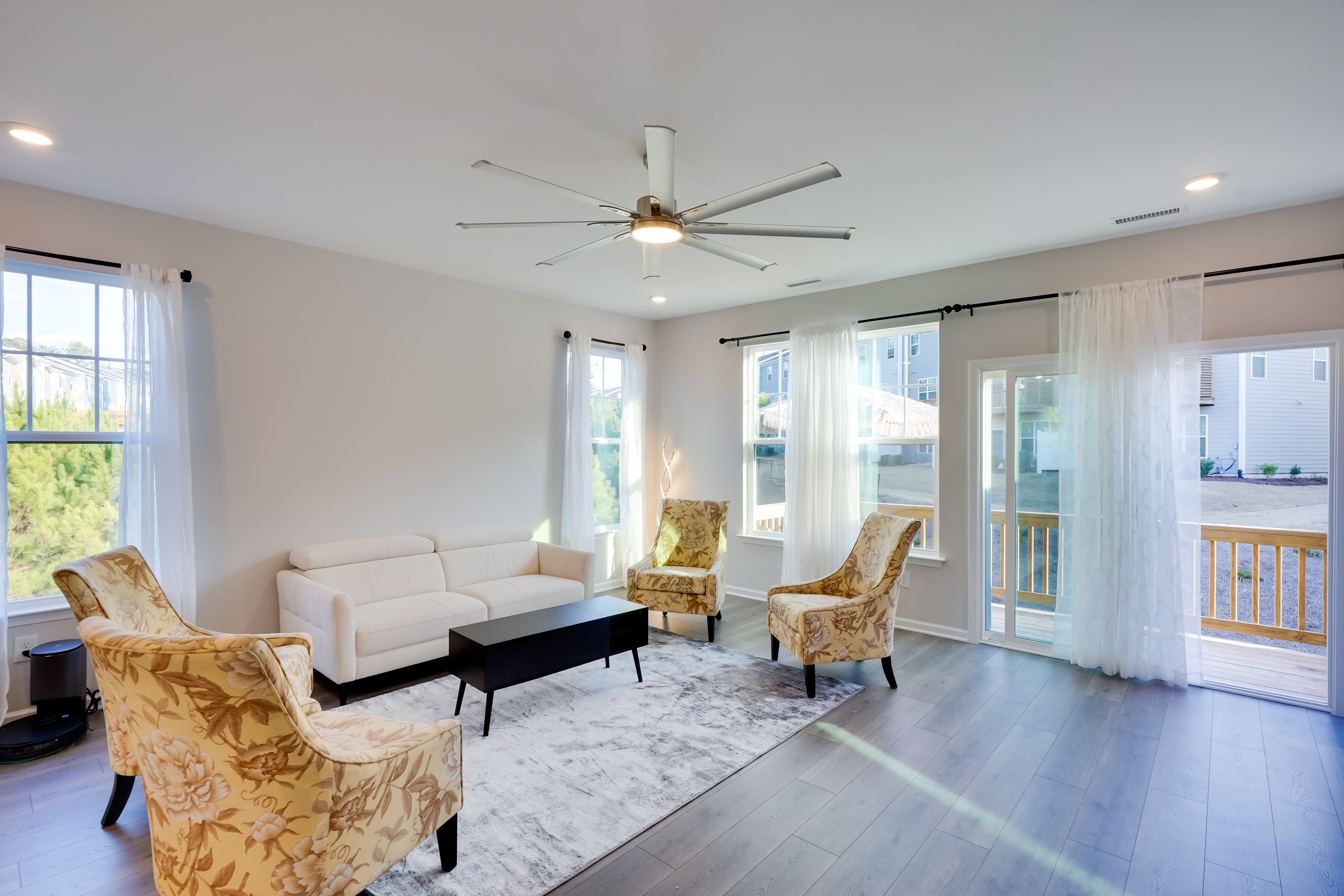 Living Room | Free WiFi | Smart TV w/ Cable