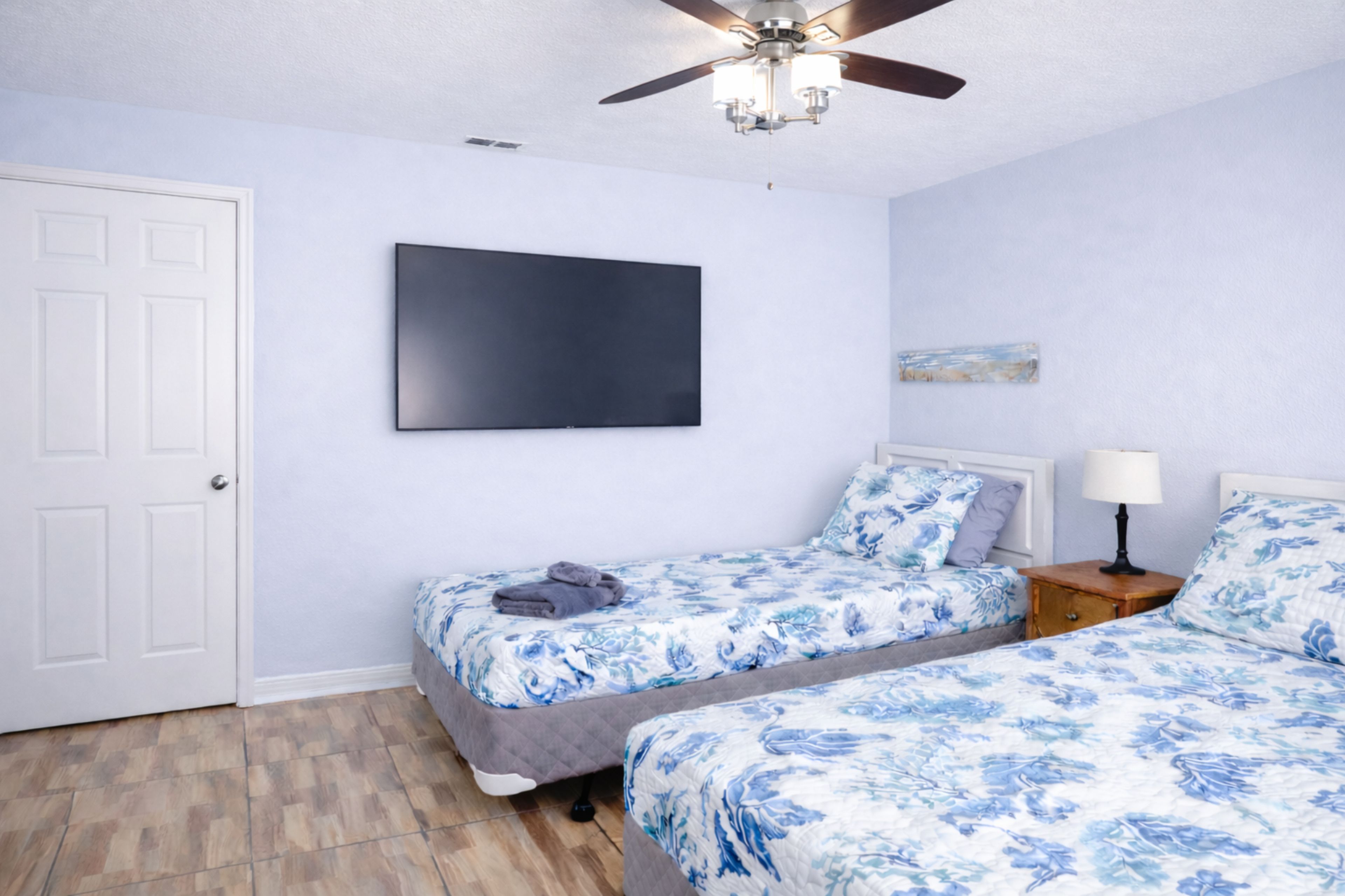 Bedroom 3 | Queen Bed | Twin Bed | Walk-In Closet