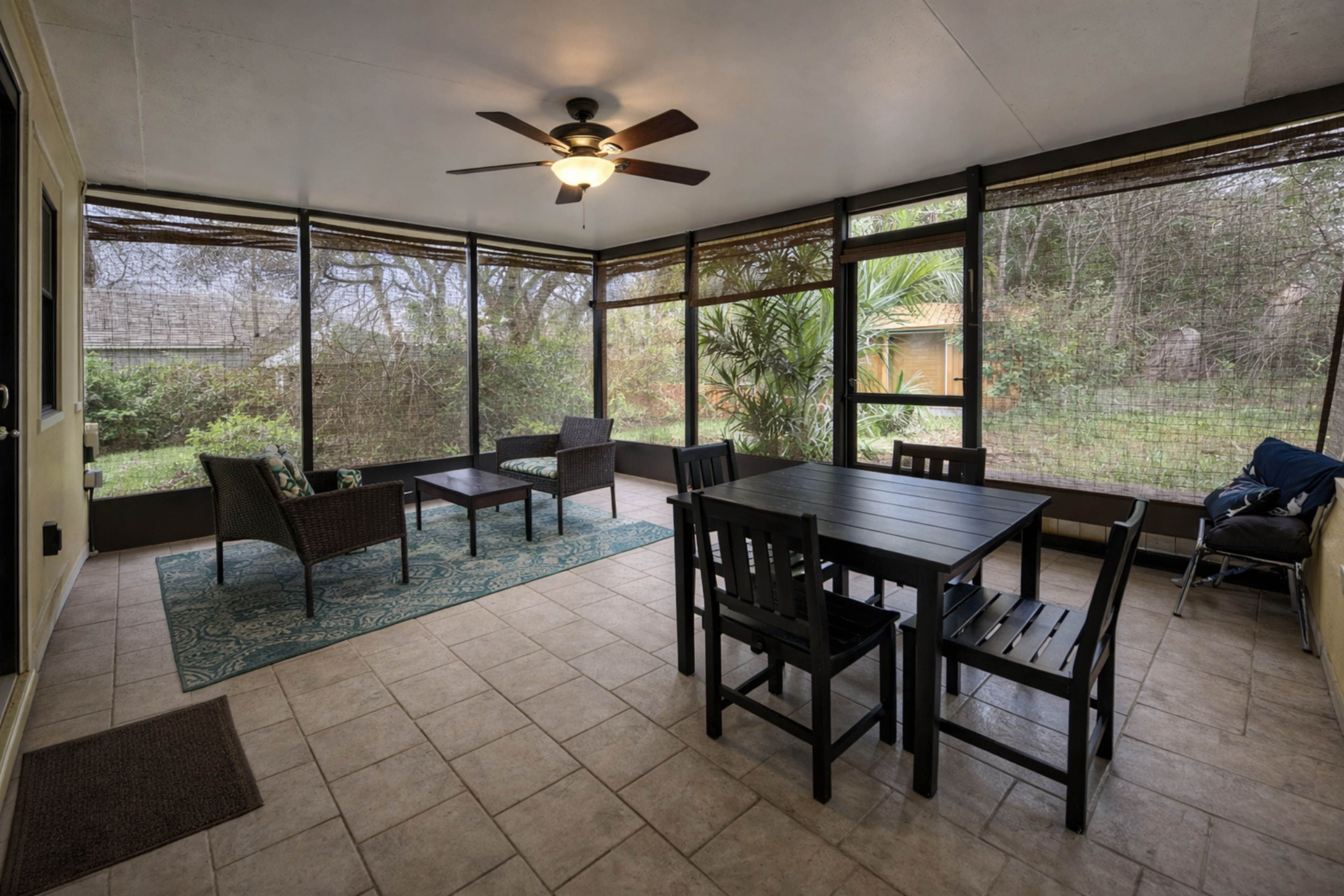 Screened Lanai | Dining Area