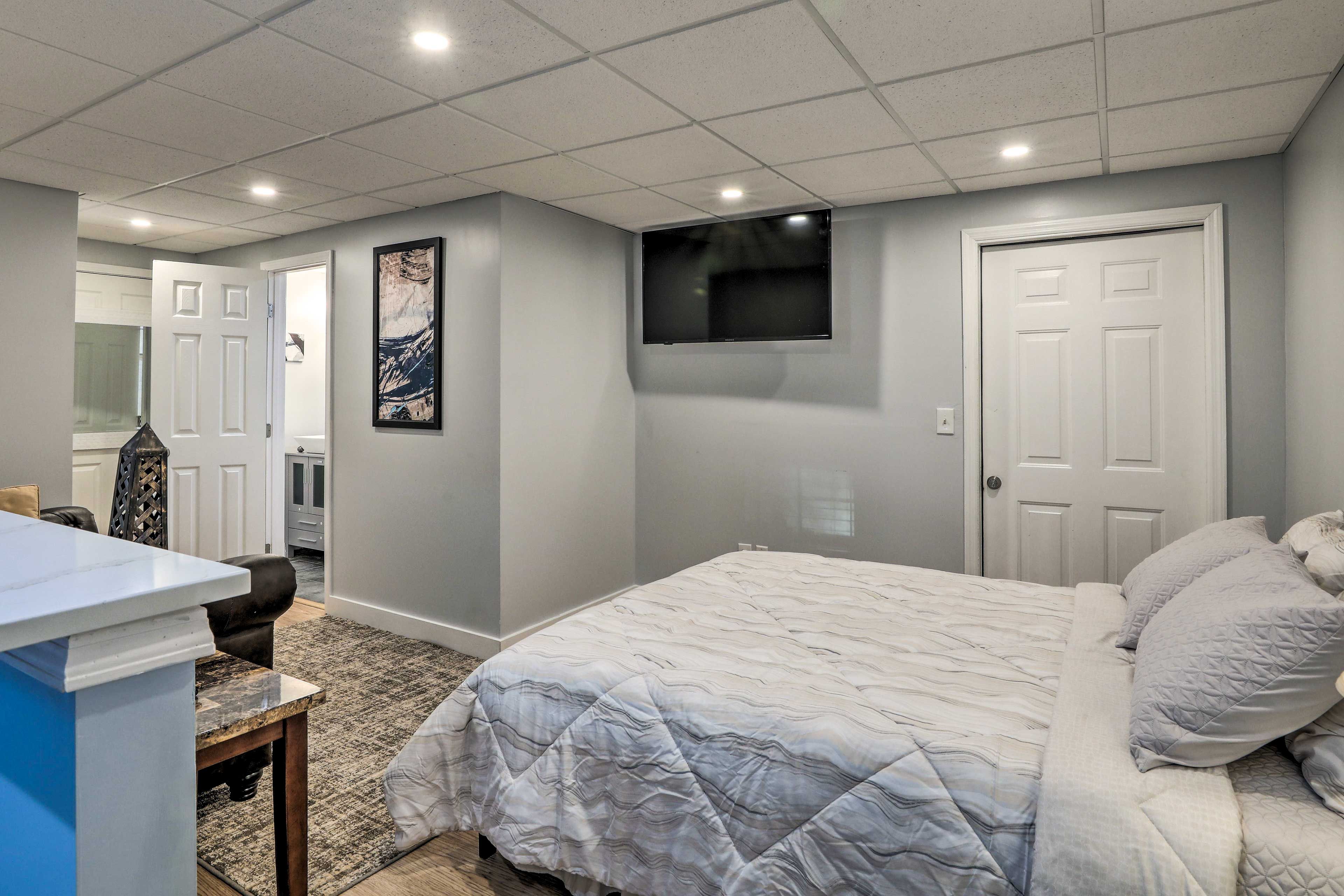 Studio | Queen Bed