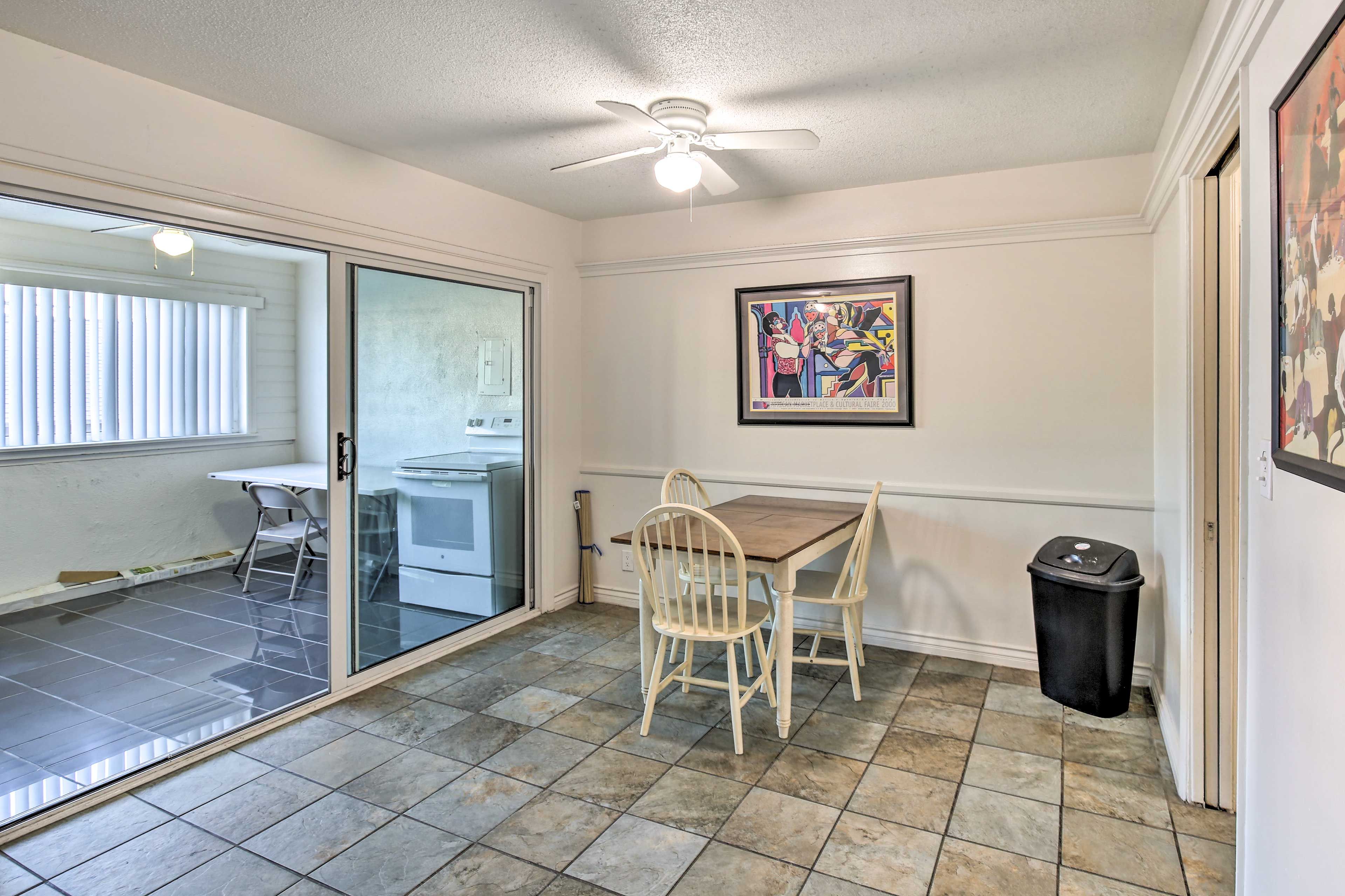 Dining Area | Dishware/Flatware Provided