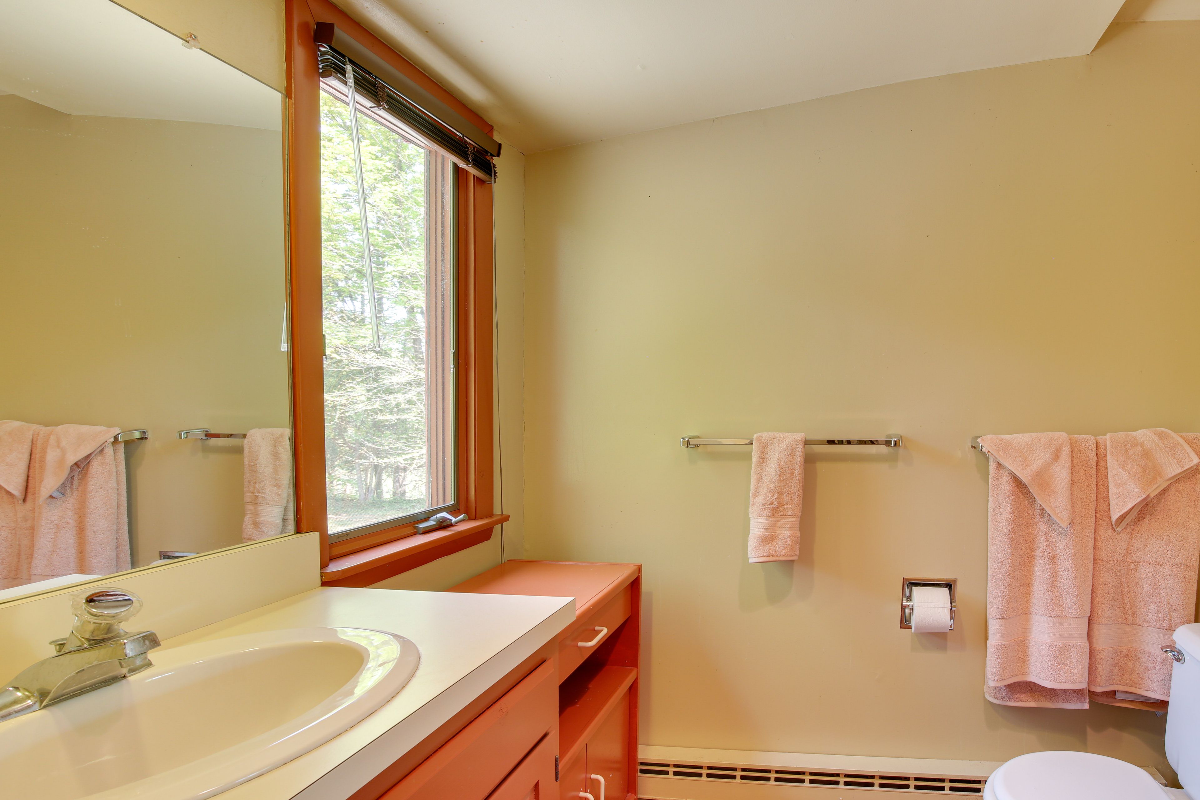 Full Bath | Complimentary Toiletries | Towels Provided