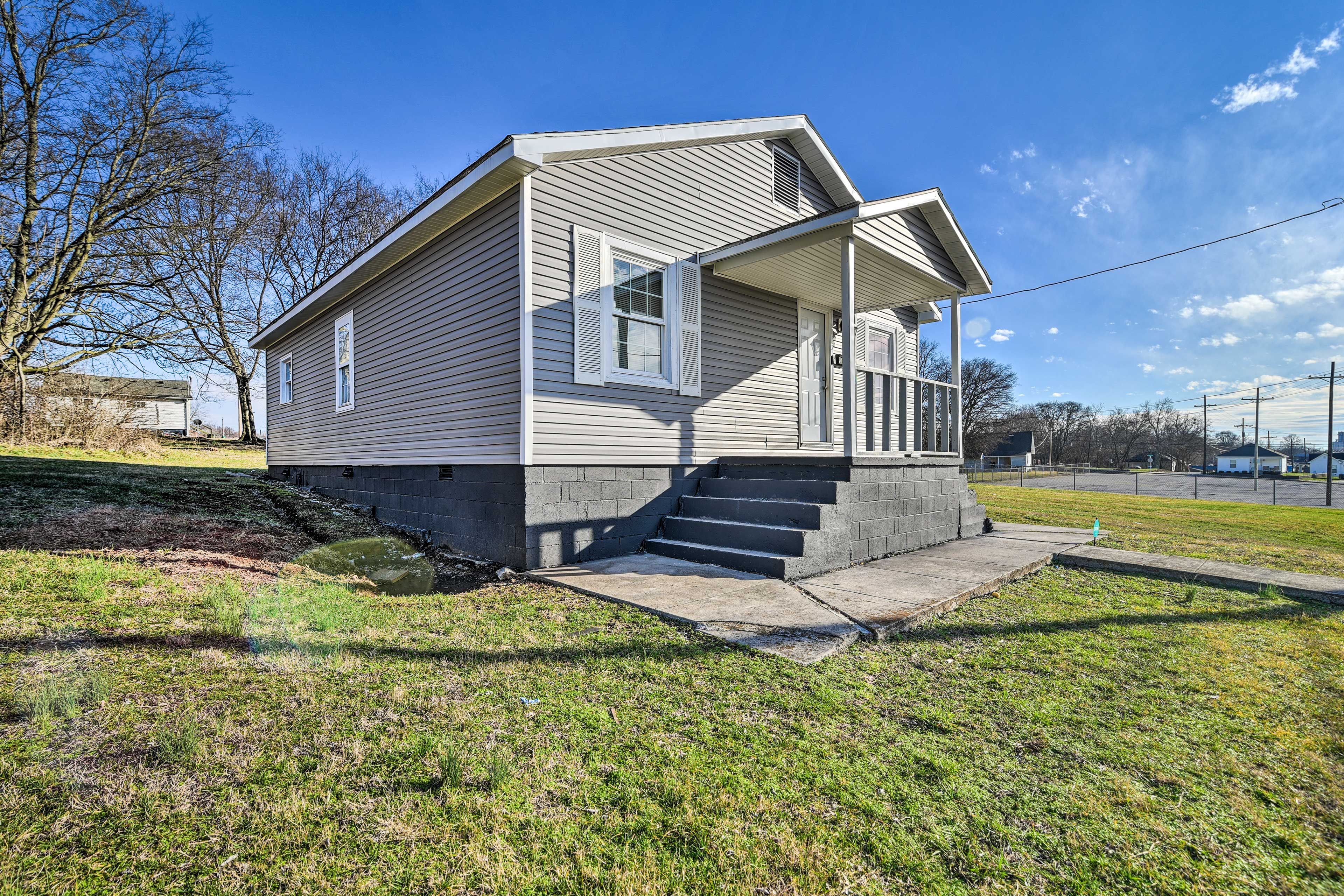 Hopkinsville Vacation Rental | 3BR | 2BA | 1,100 Sq Ft | Stairs Required