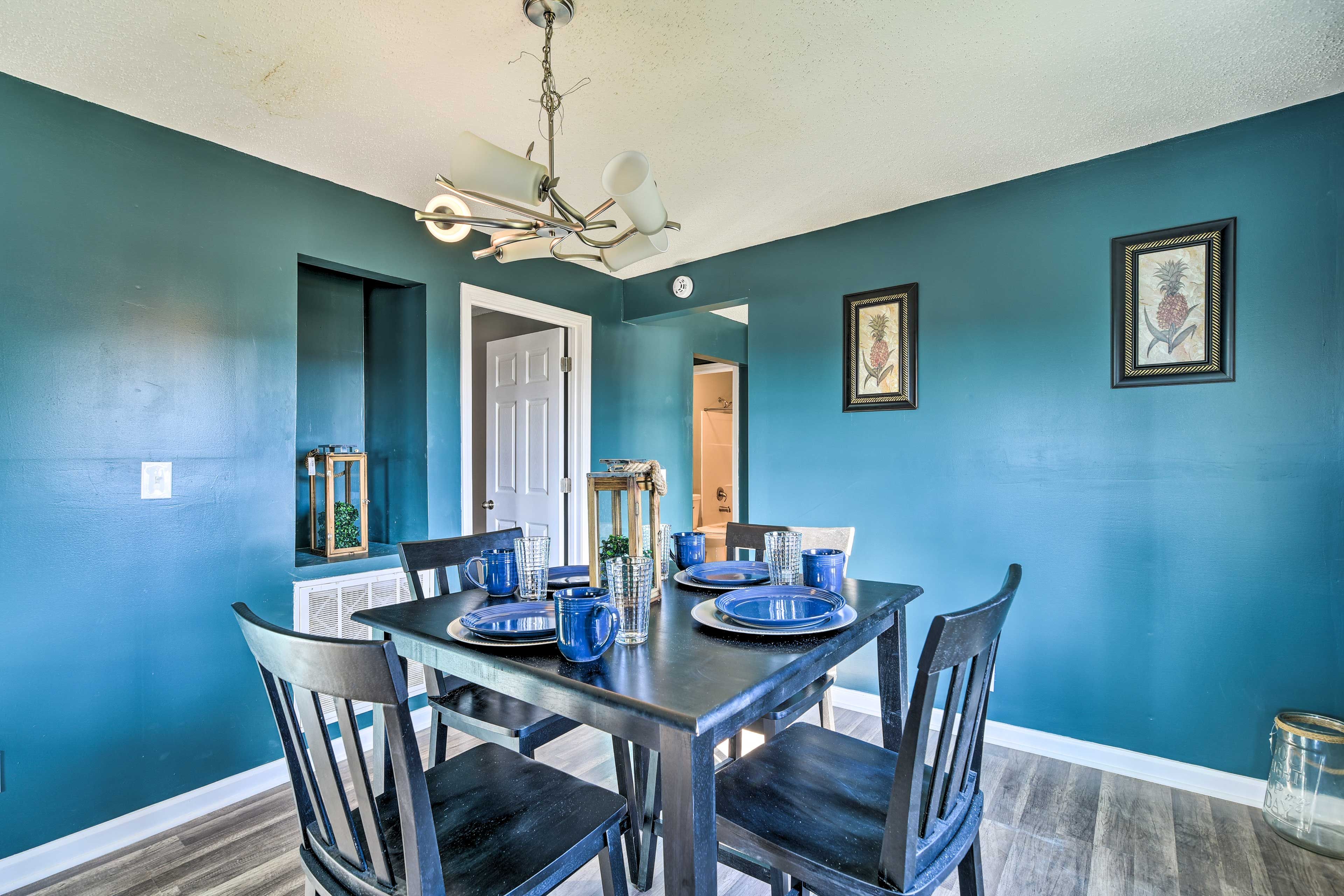 Dining Room | Dishware/Flatware Provided