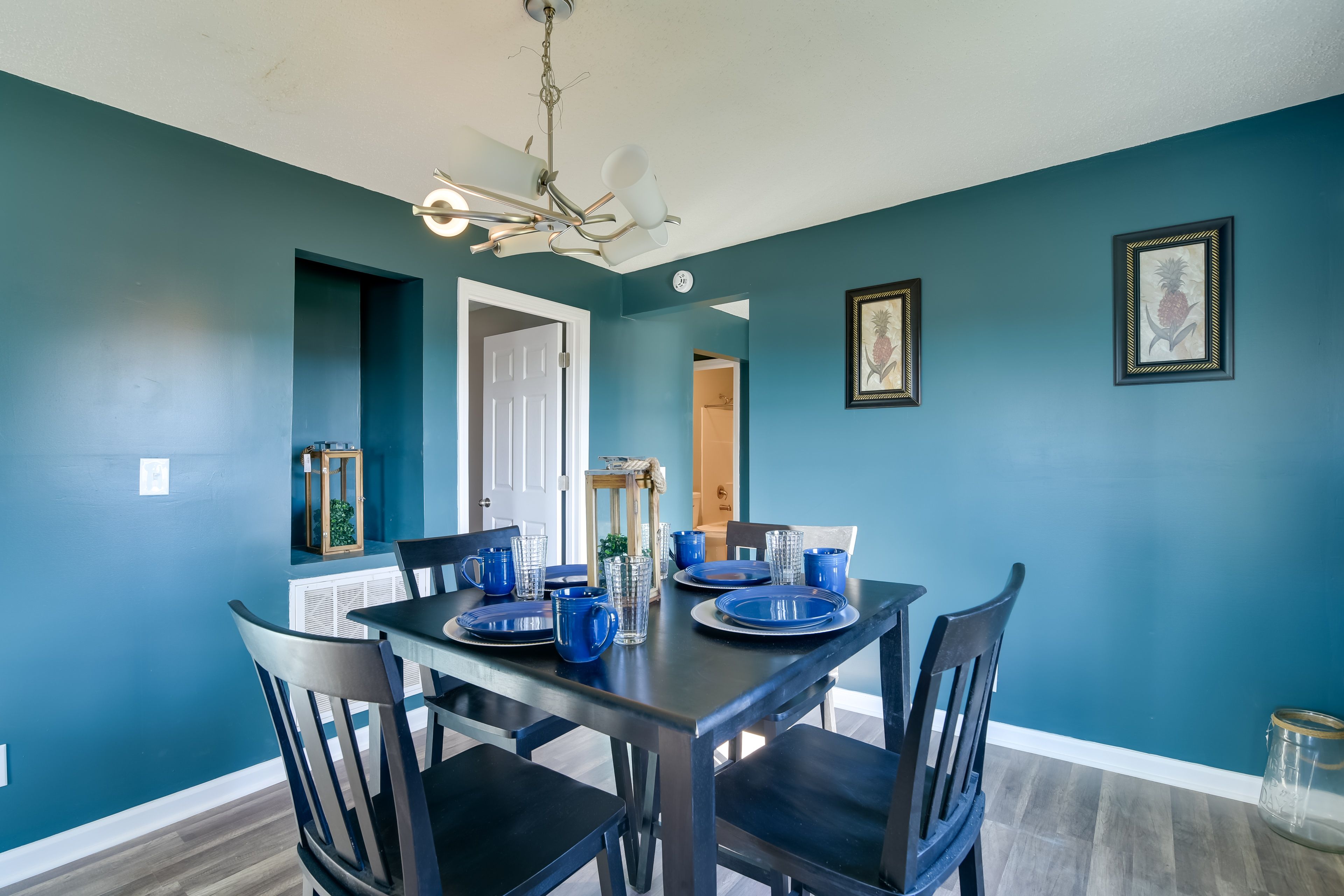 Dining Room | Dishware/Flatware Provided