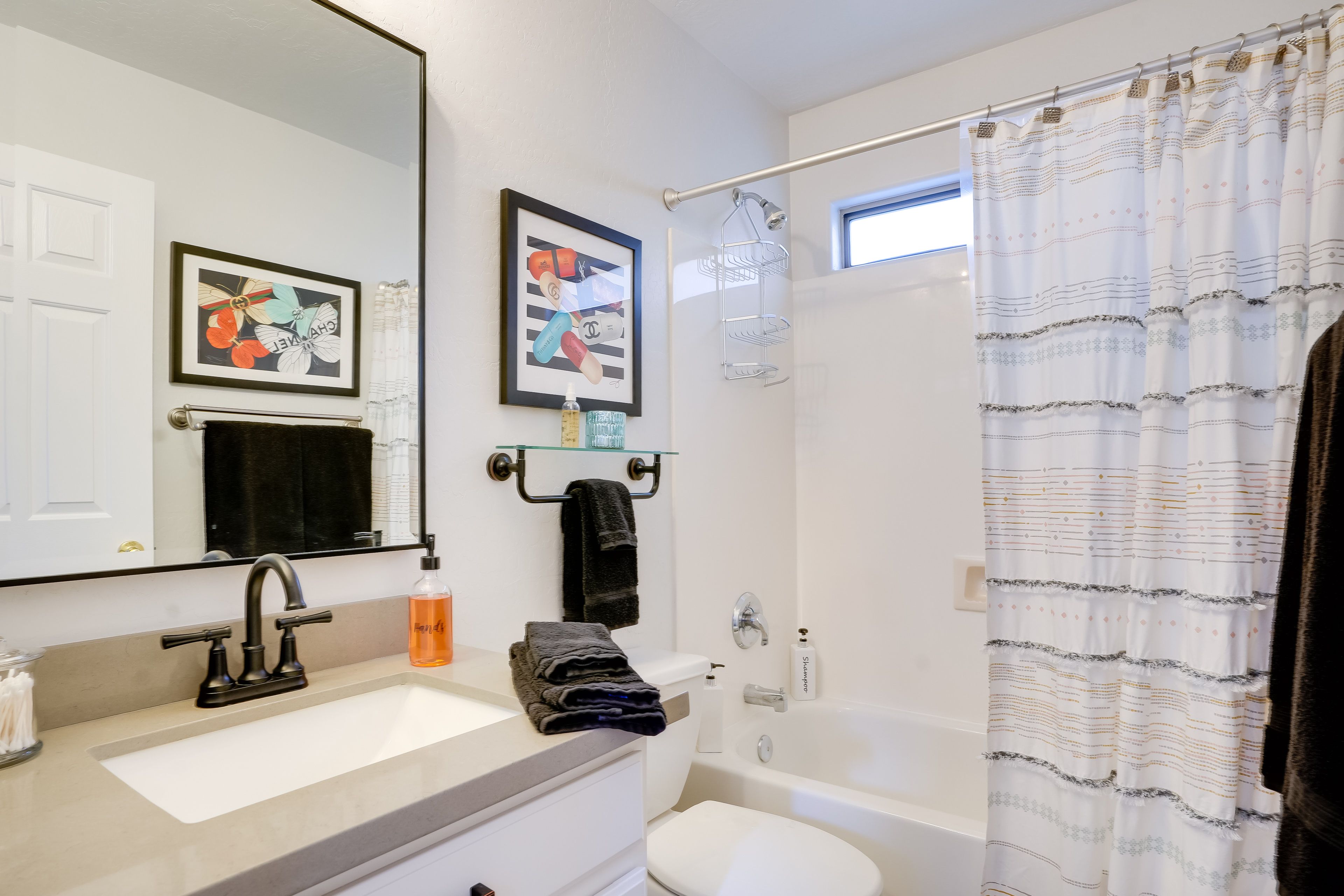Full Bathroom | Main Level | Towels Provided