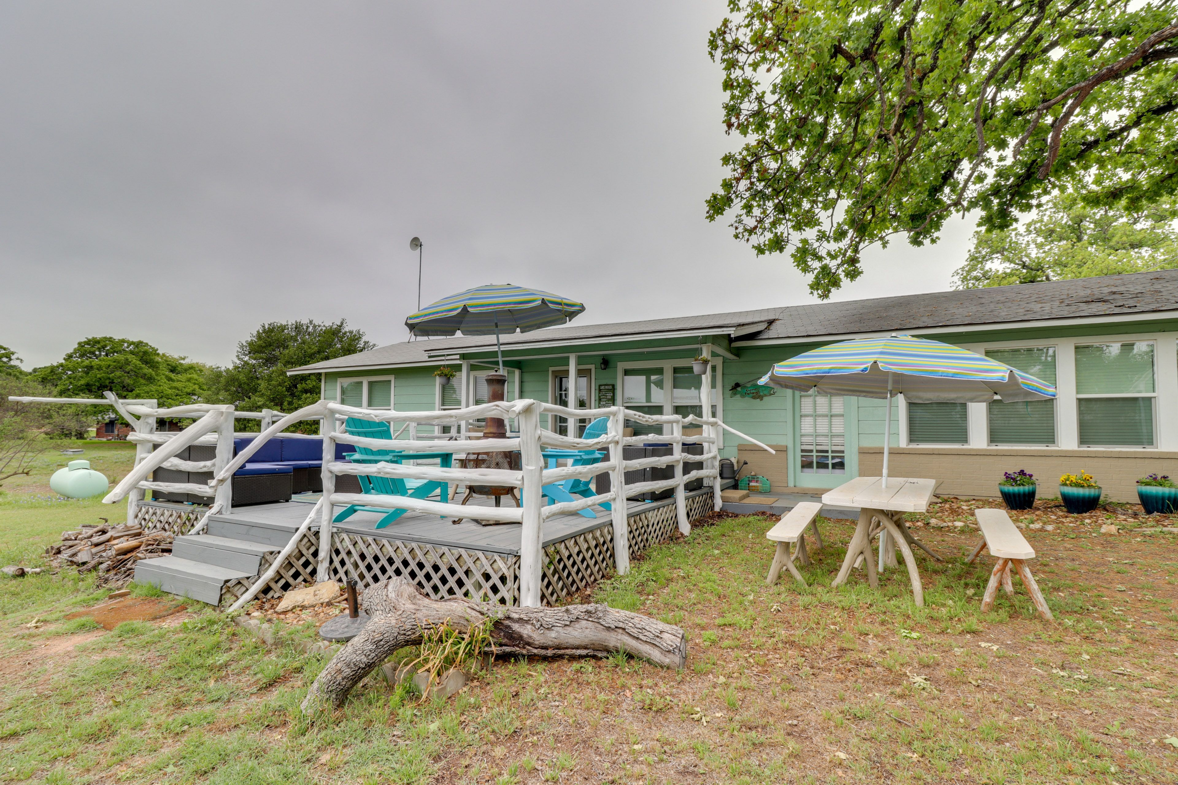 Backyard | Fire Pit | Free WiFi | Central A/C & Heat | Washer/Dryer