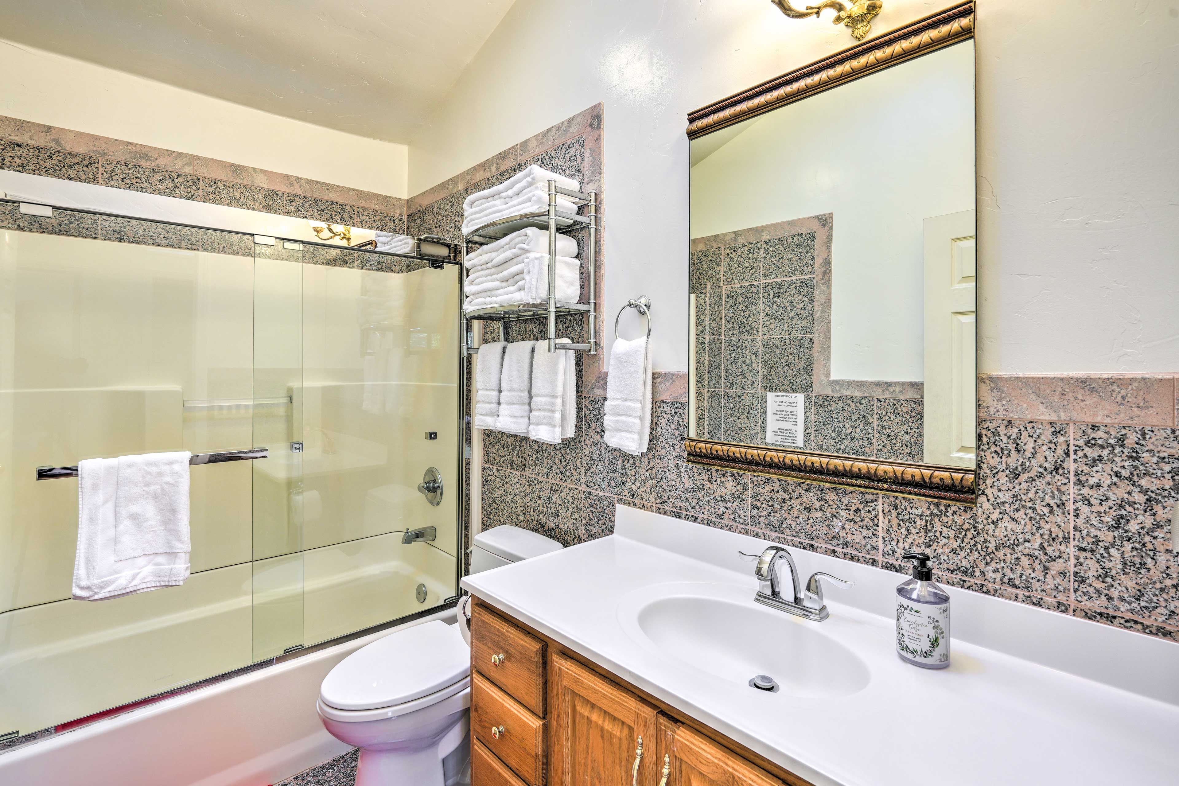 Full Bathroom | Complimentary Toiletries | Hair Dryer