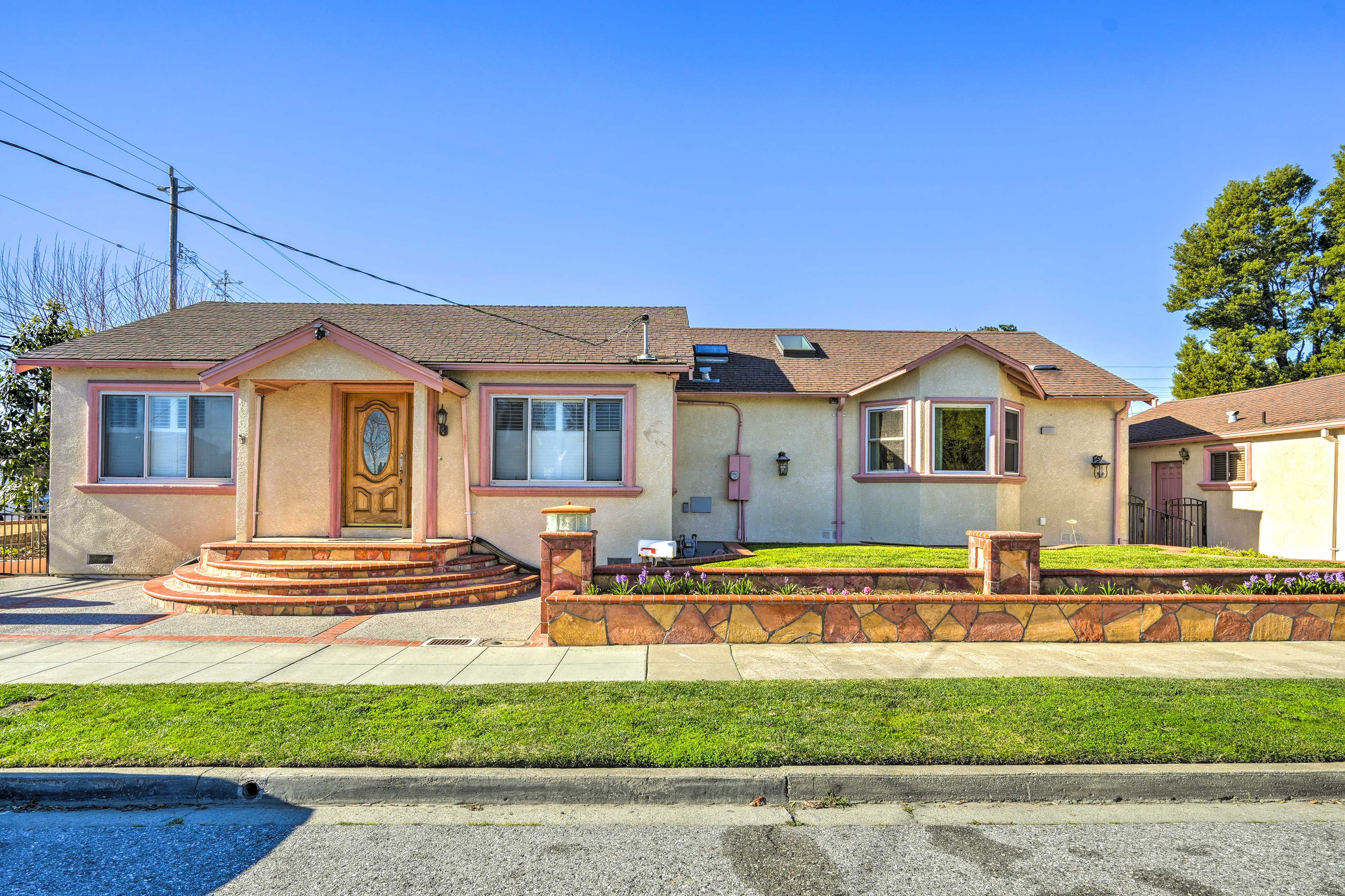Duplex Home | Walking Distance to Downtown
