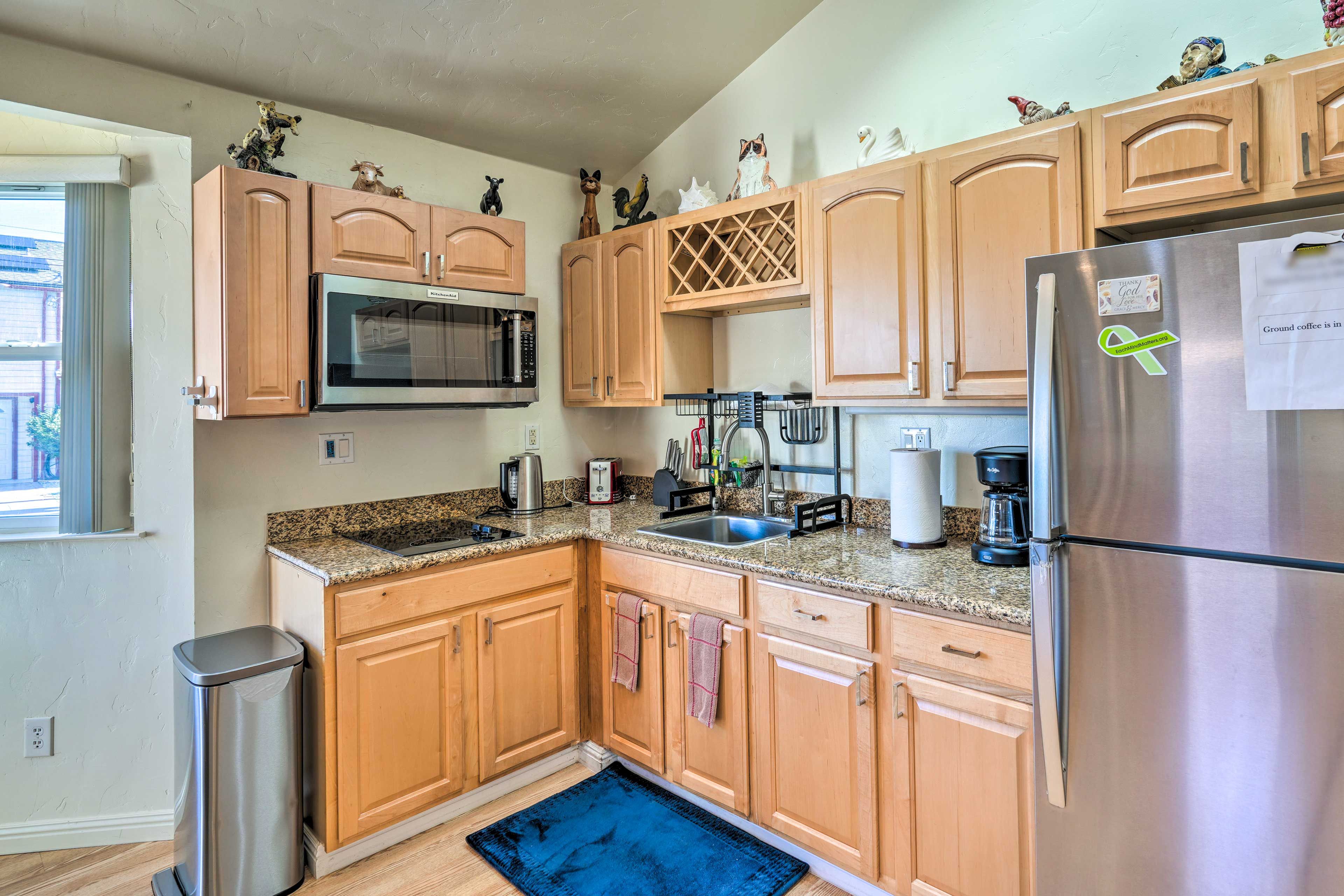 Kitchenette | Coffee Maker | Toaster