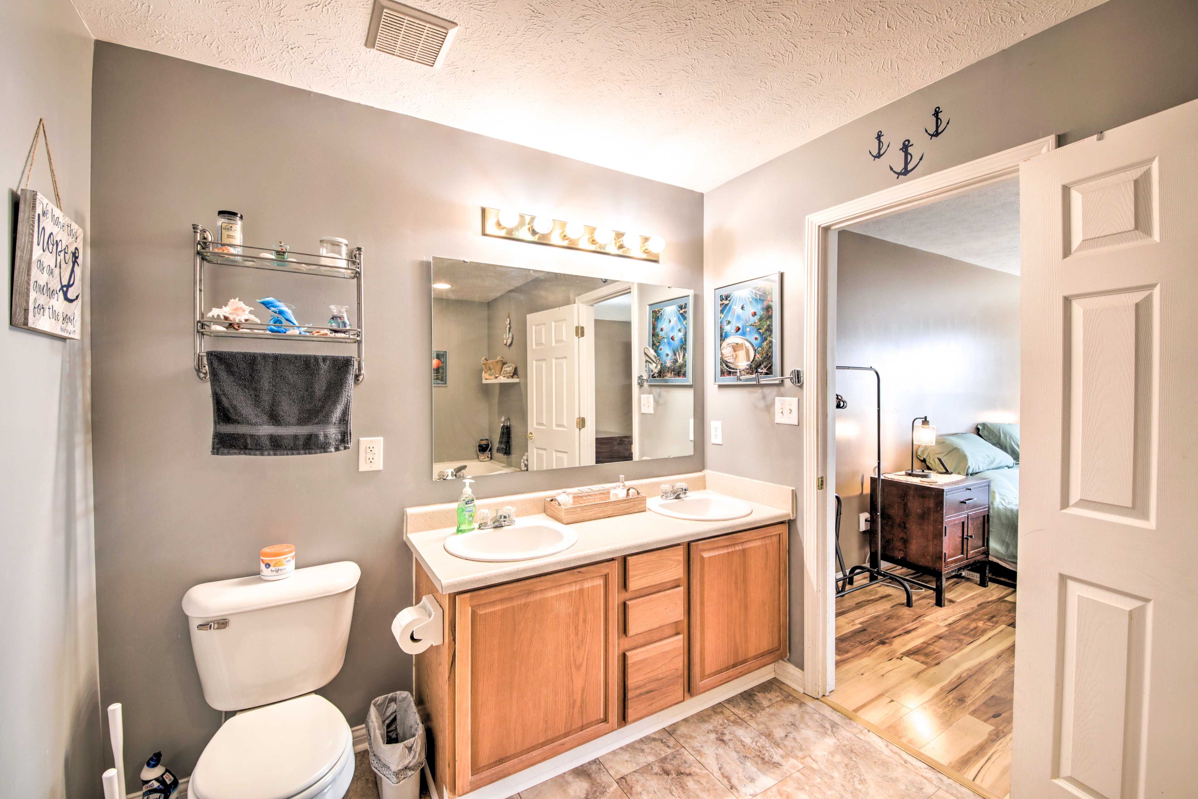 En-Suite Bathroom | Towels Provided