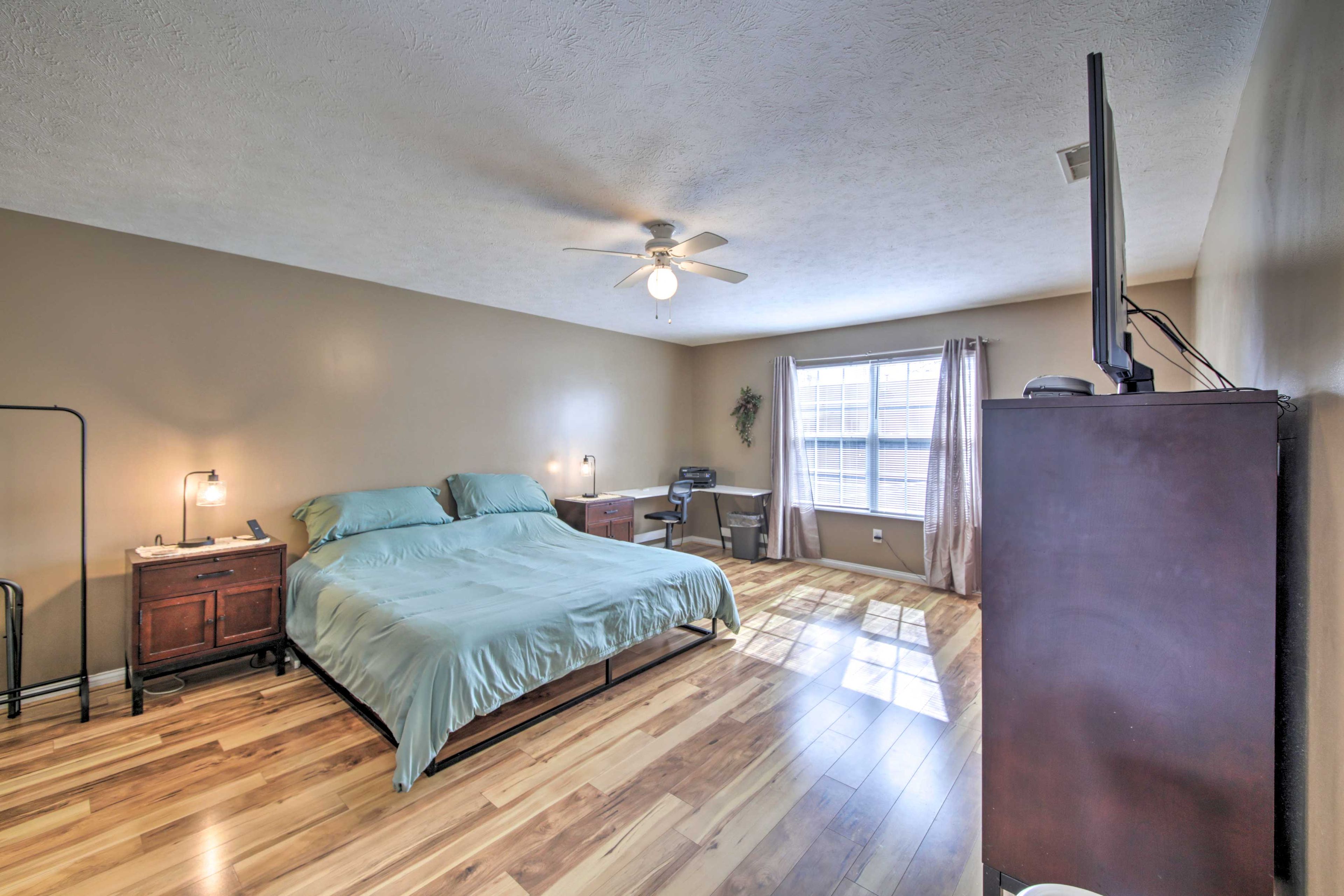 Bedroom Suite | King Bed | Linens Provided | Smart TV