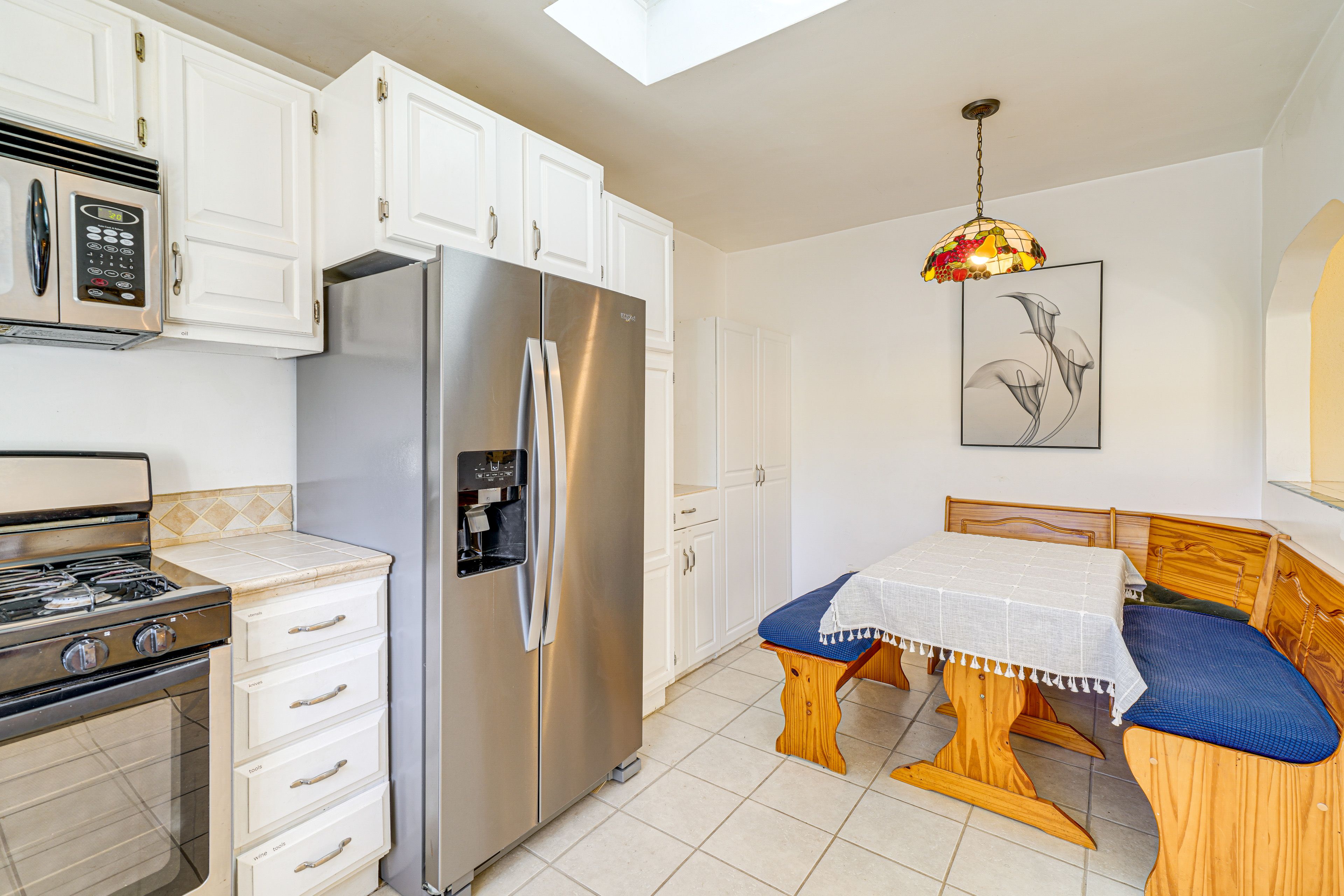 Dining Area | Dishware/Flatware Provided
