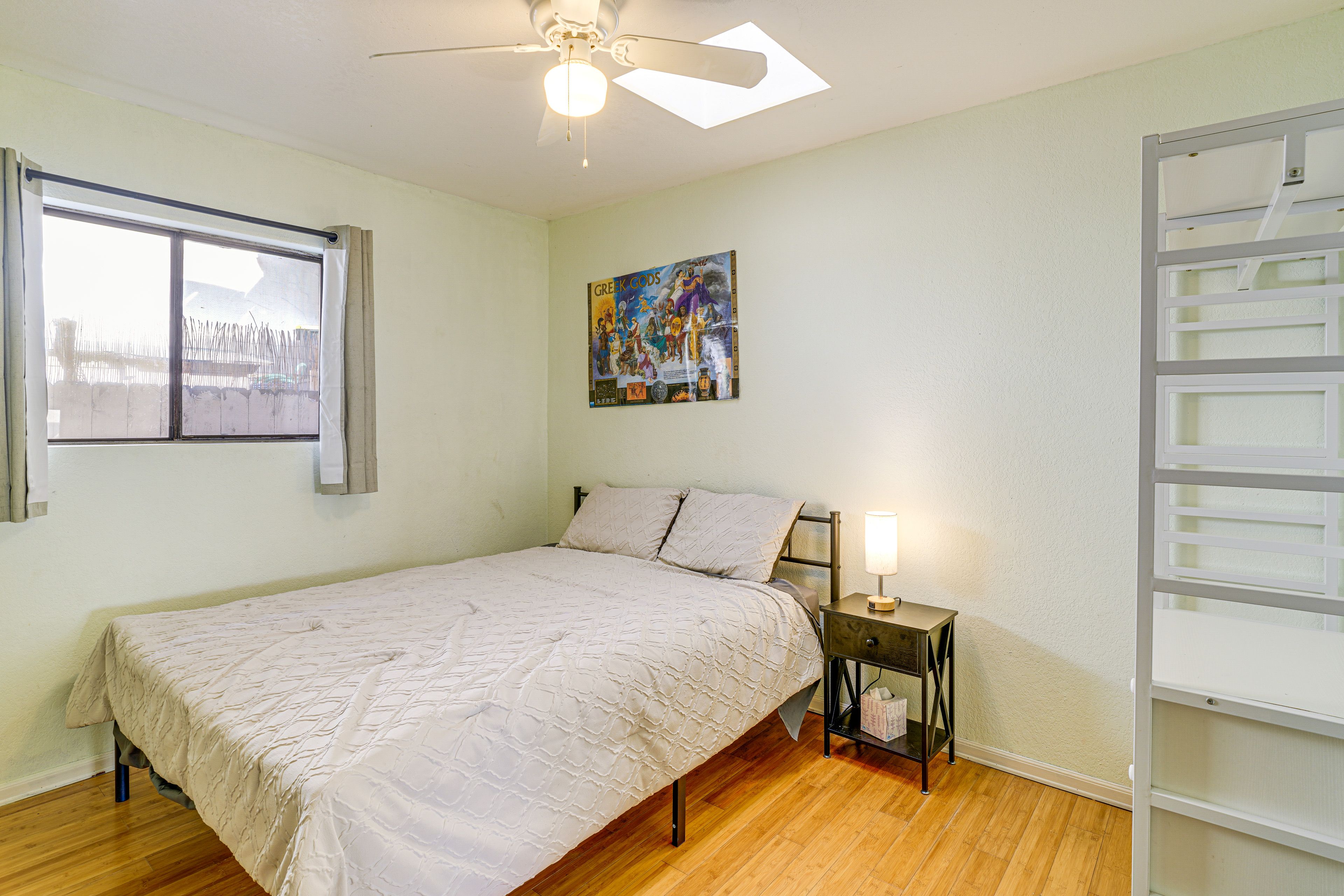 Bedroom 2 | Queen Bed
