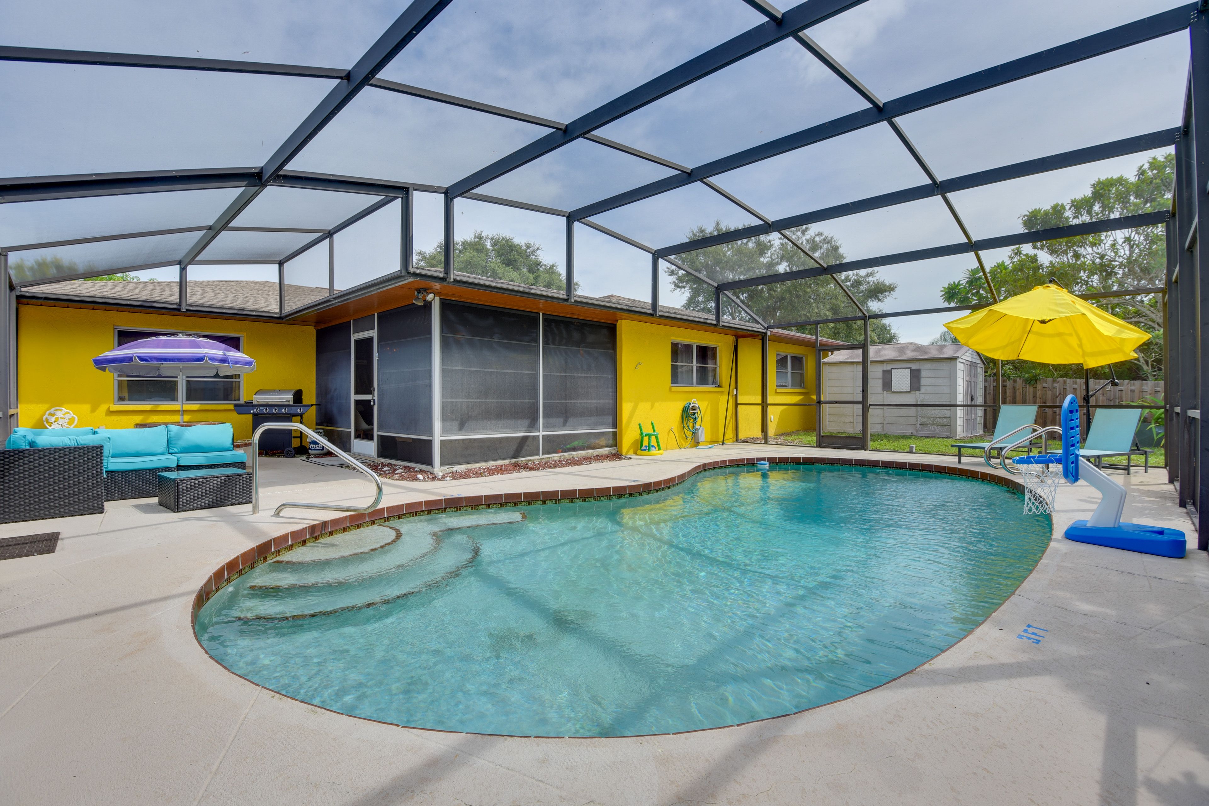 Bradenton Vacation Rental | 3BR | 2BA | 2,443 Sq Ft | 1 Step to Access