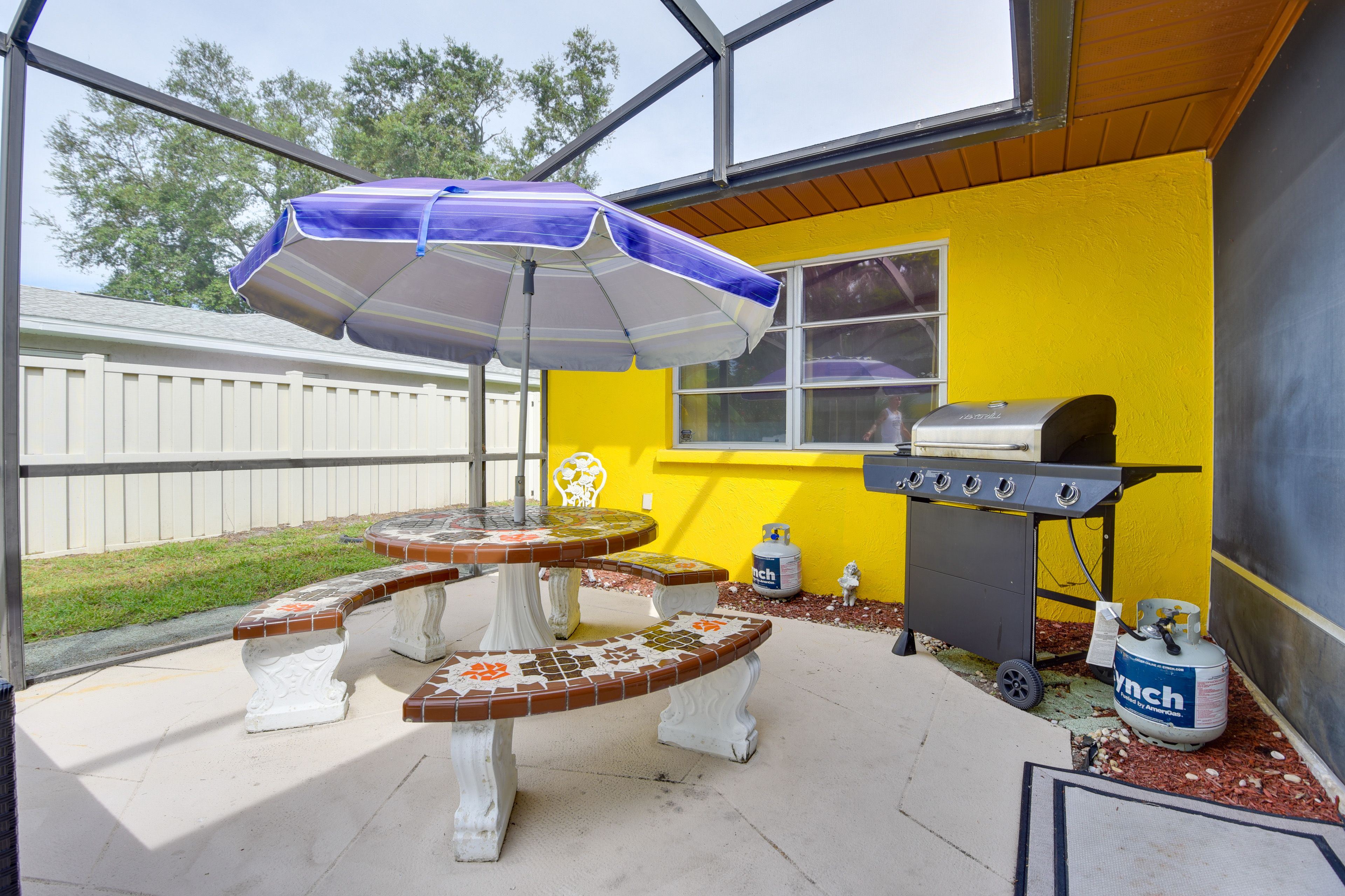 Outdoor Dining Area | Gas Grill