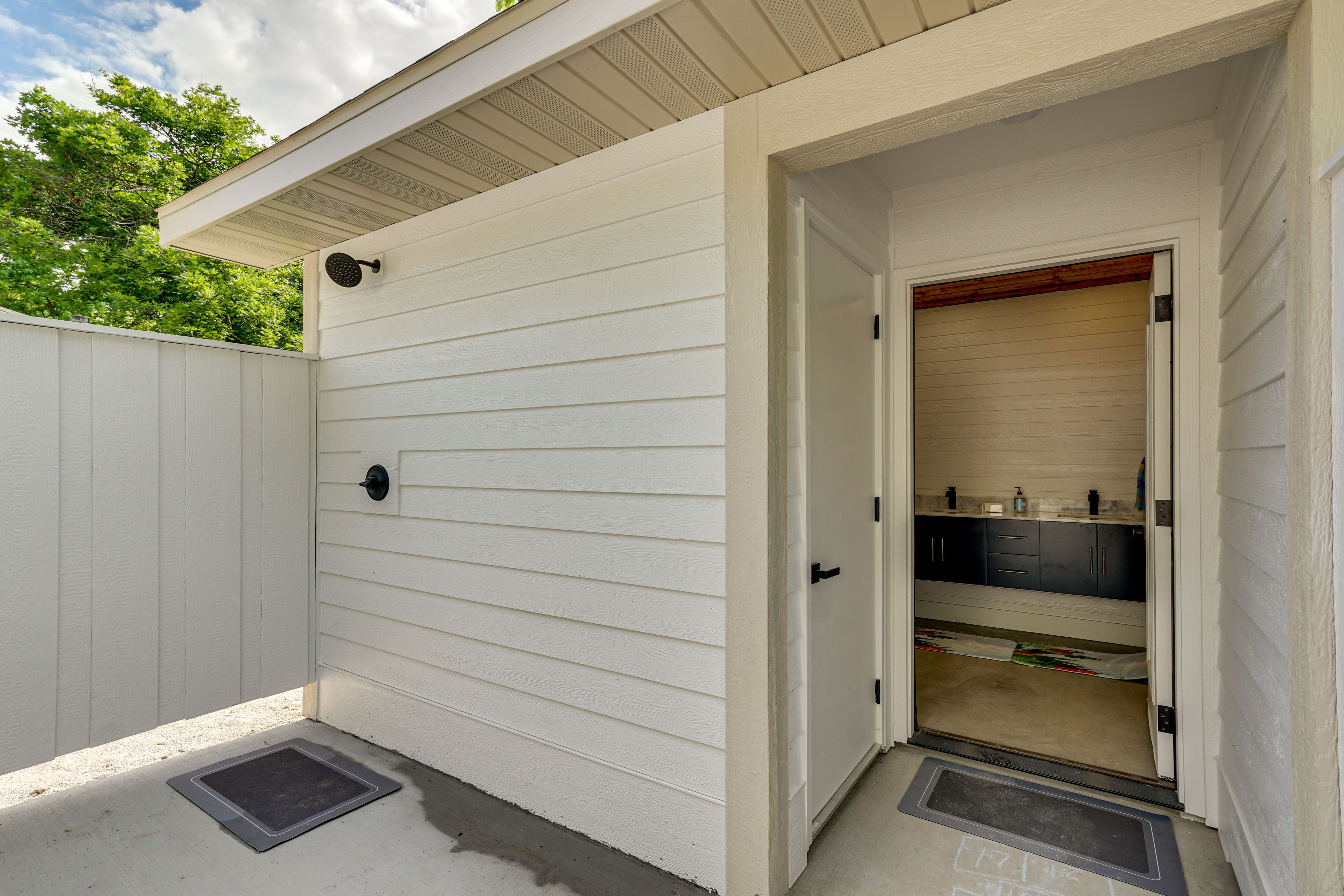 Pool Full Bathroom | Indoor & Outdoor Showers