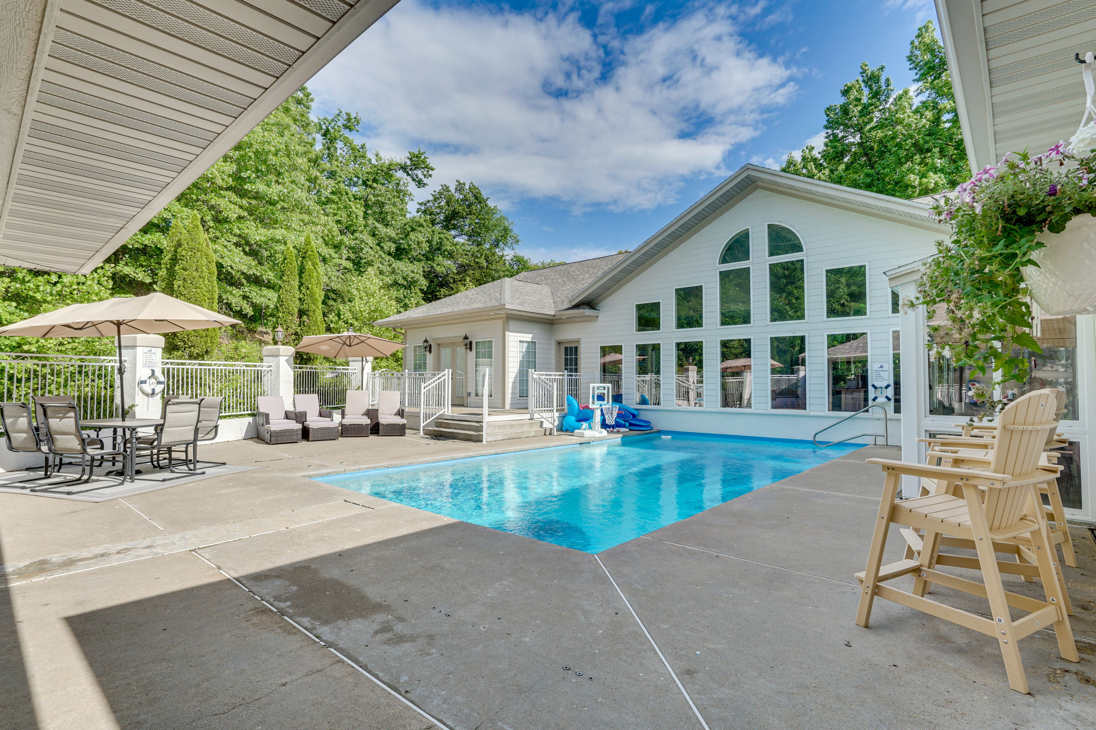 Camdenton Vacation Rental | 8BR | 7BA | Step-Free Access | 6,200 Sq Ft
