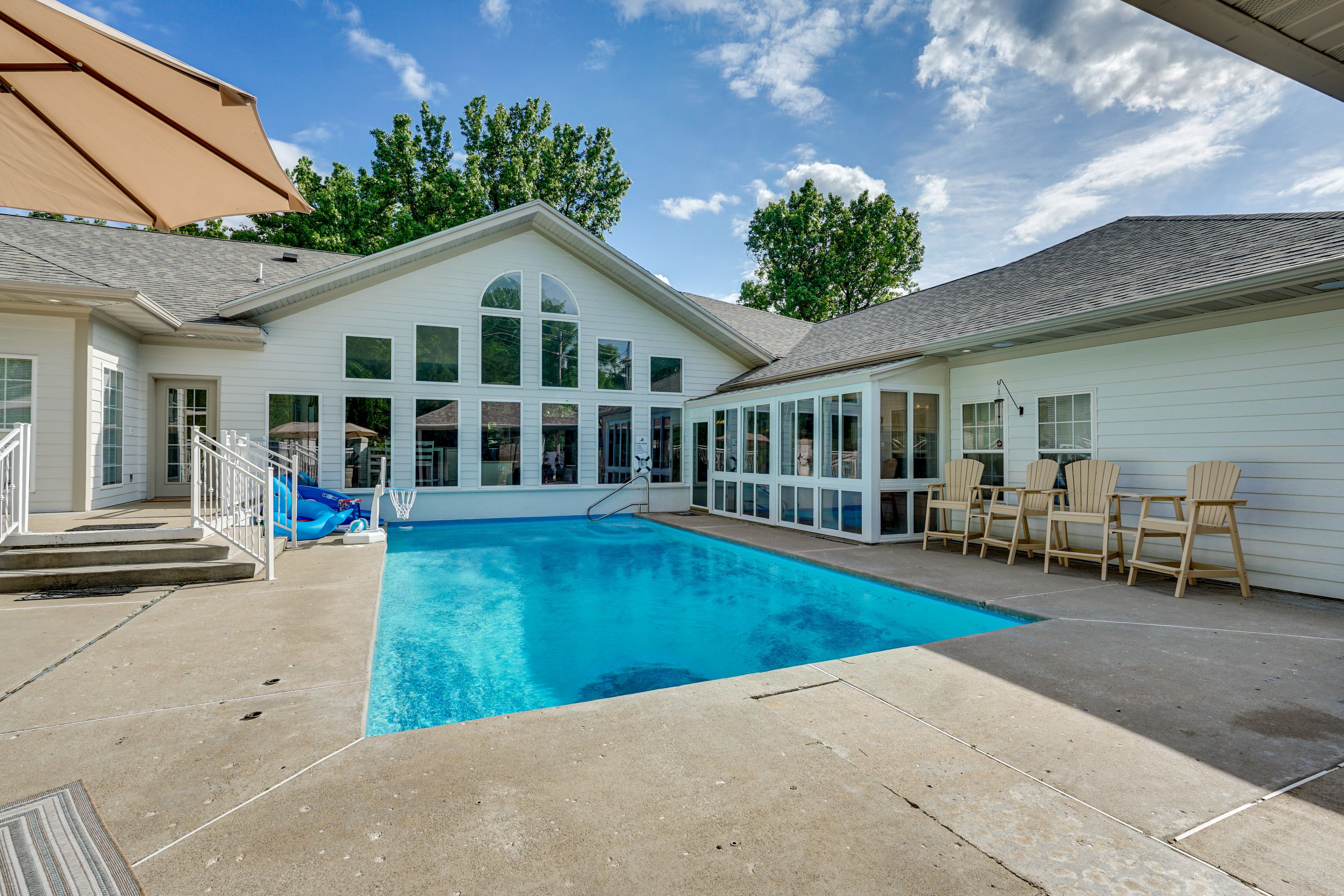 Heated Pool (Open Seasonally)