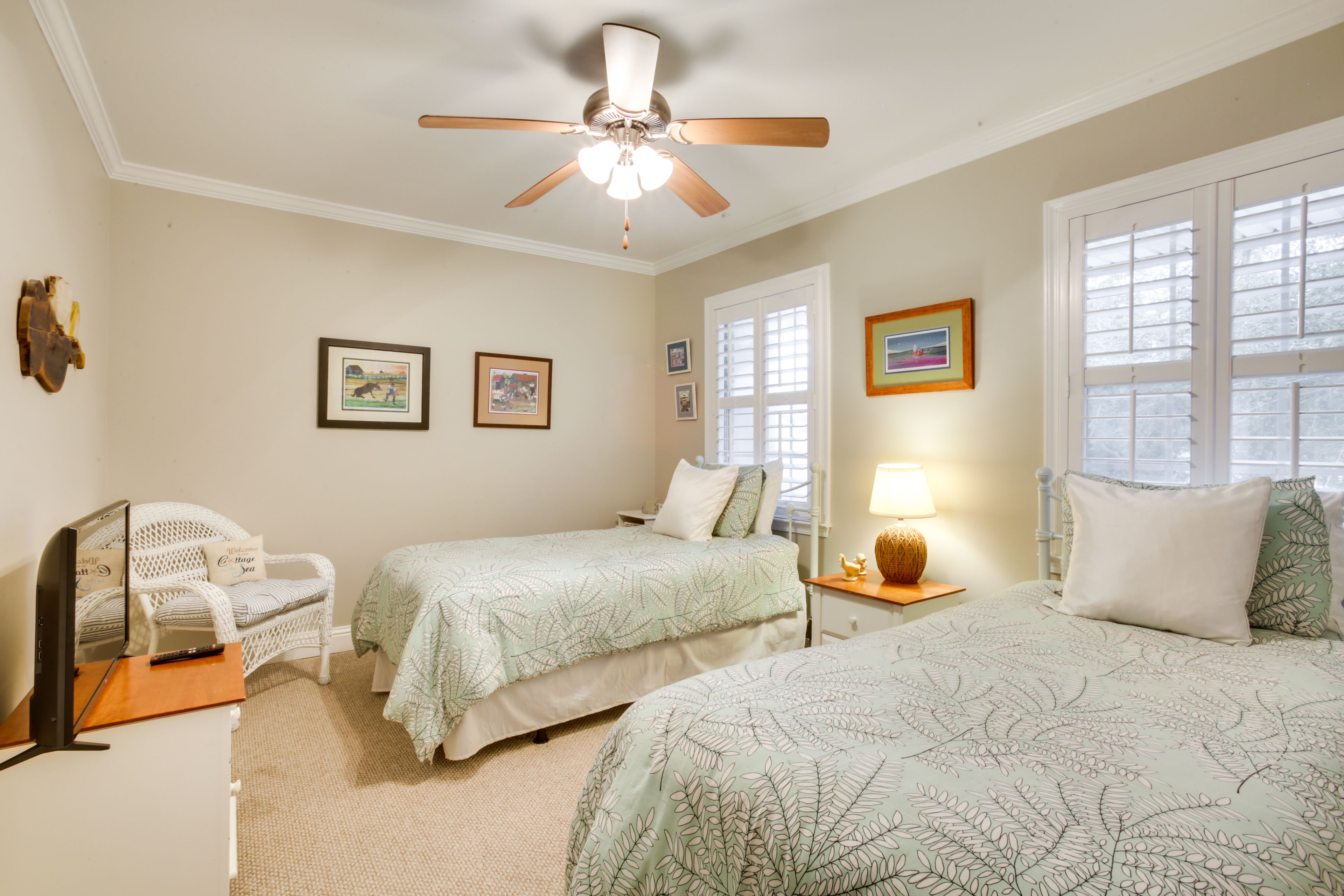 Bedroom 2 | 2 Twin Beds | 2nd Floor | Hangers