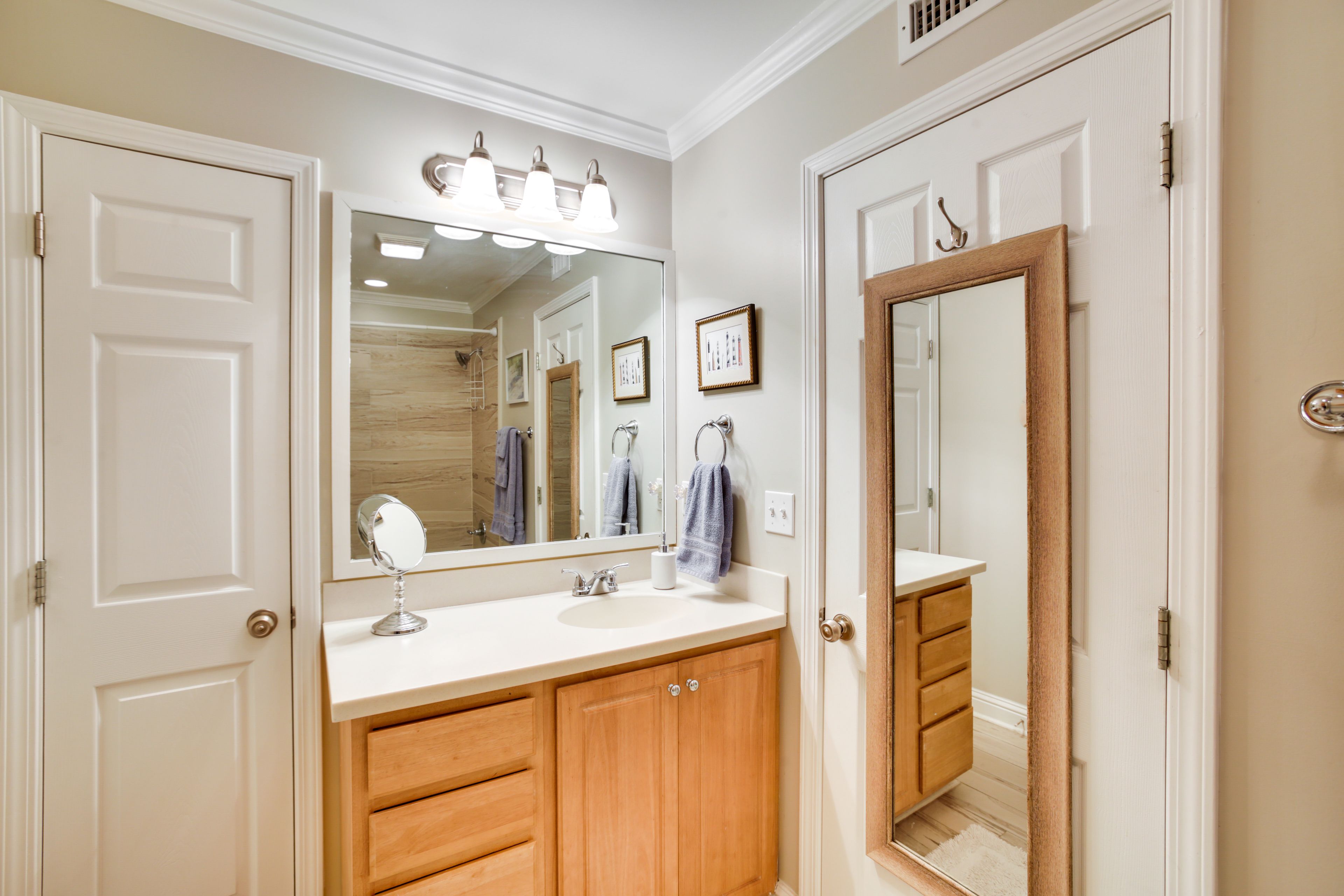 Full Bathroom | 2nd Floor | Hair Dryer