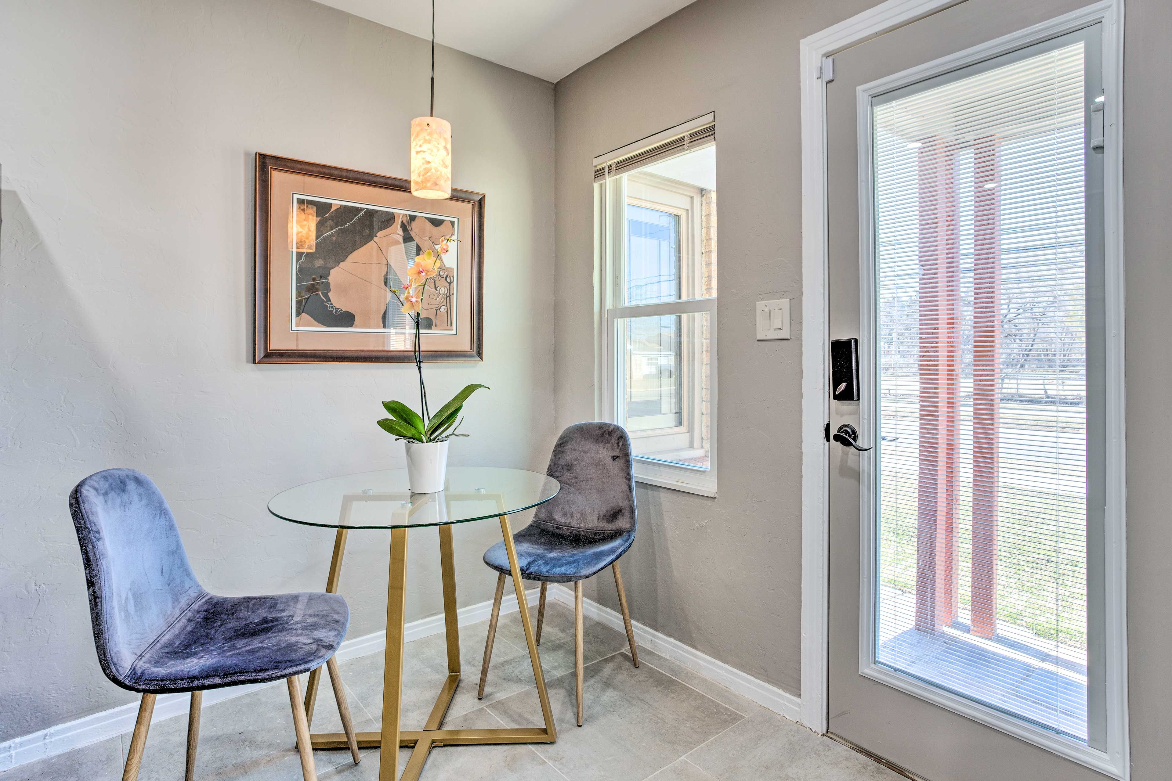 Dining Area | Dishware & Flatware Provided