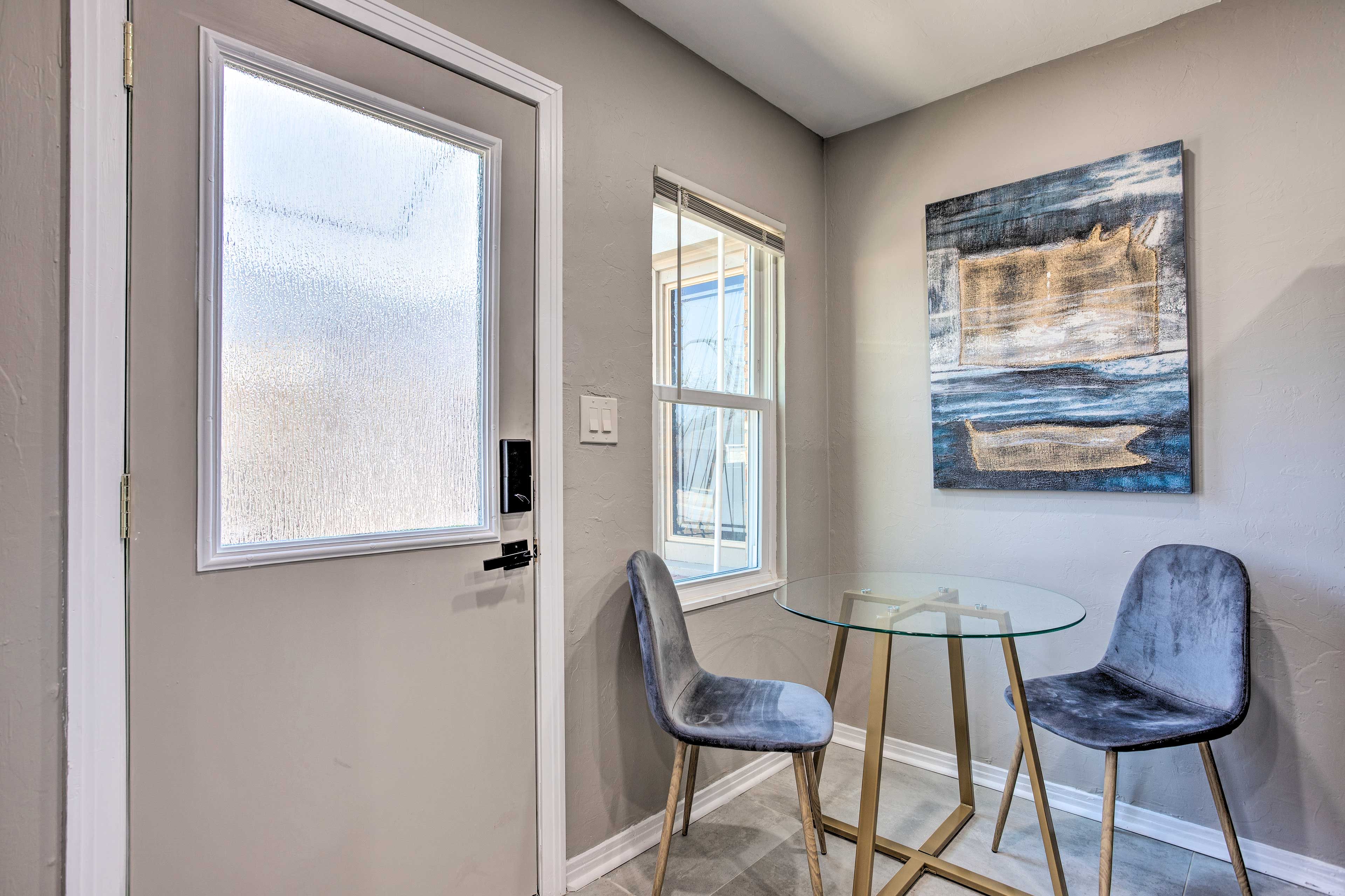 Dining Area | Dishware & Flatware Provided
