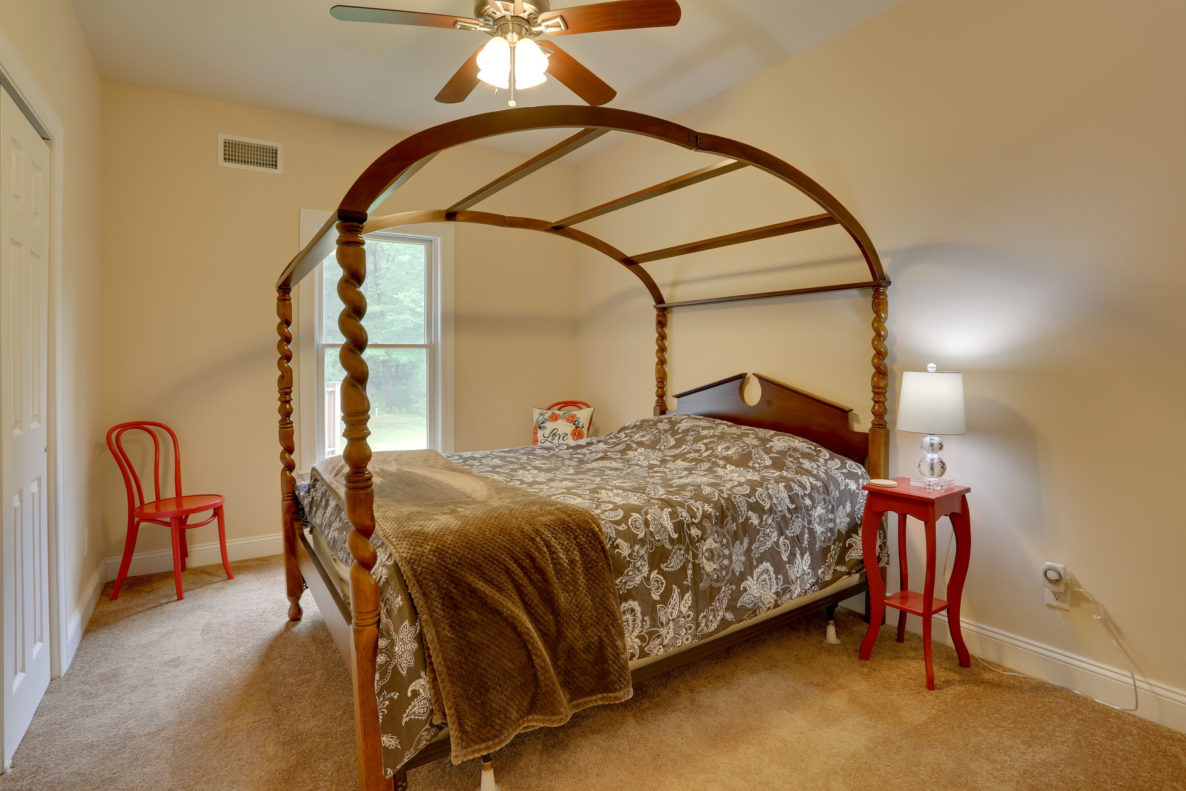 Bedroom 2 | Queen Bed | 1st Floor