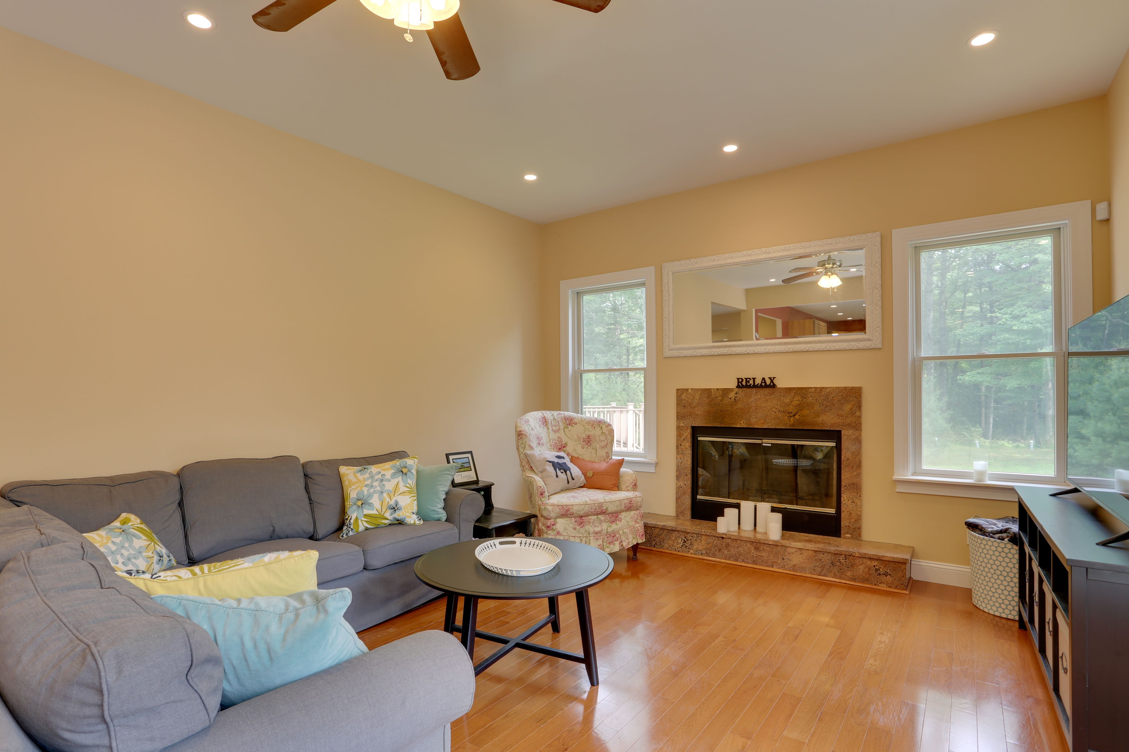 Living Room | Central A/C | Smart TV