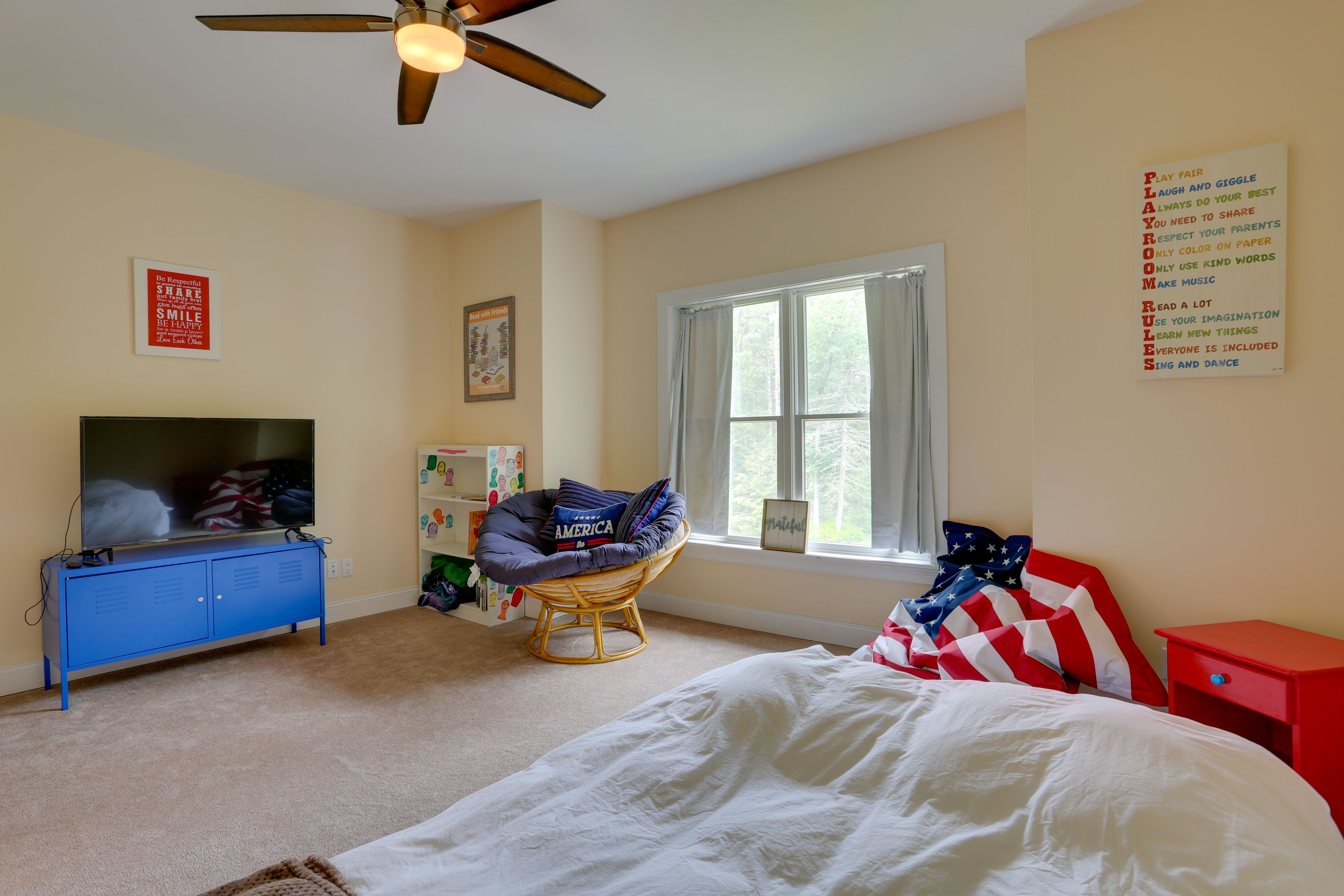 Kids Room | Futon | Smart TV | Books | 2nd Floor