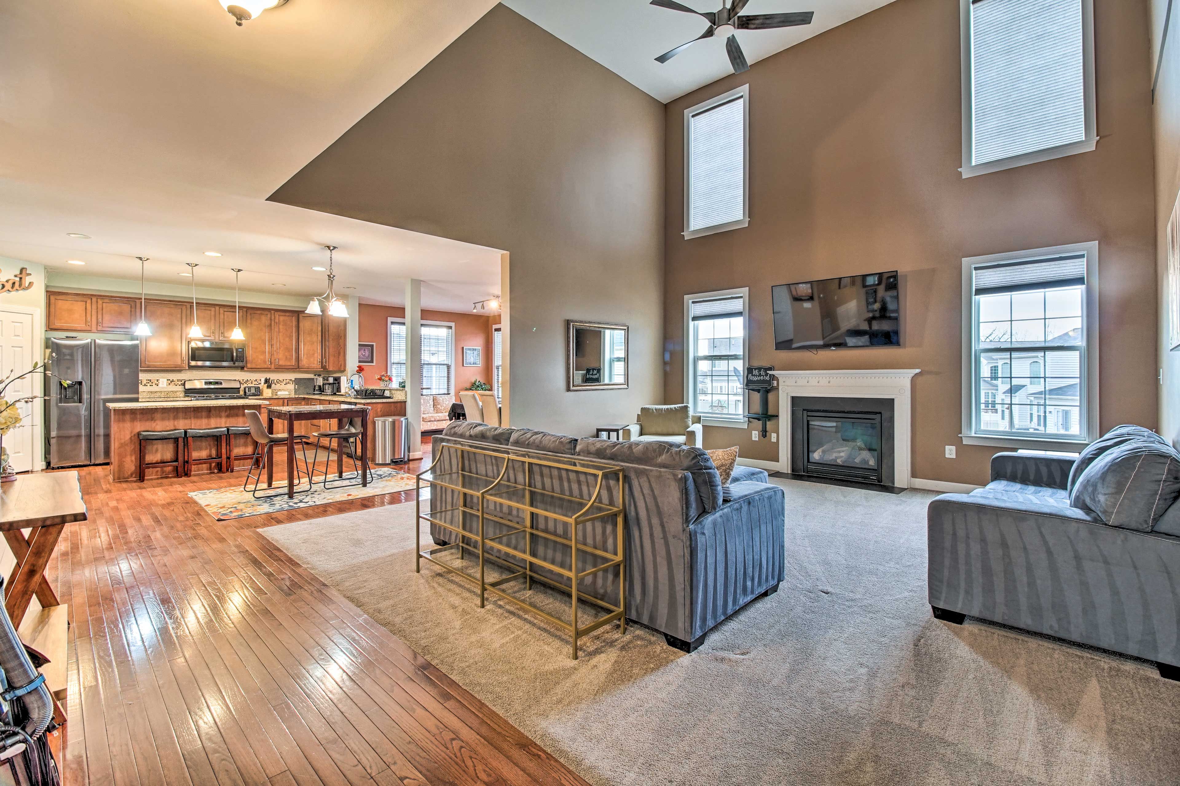 Living Room | Smart TV | Gas Fireplace