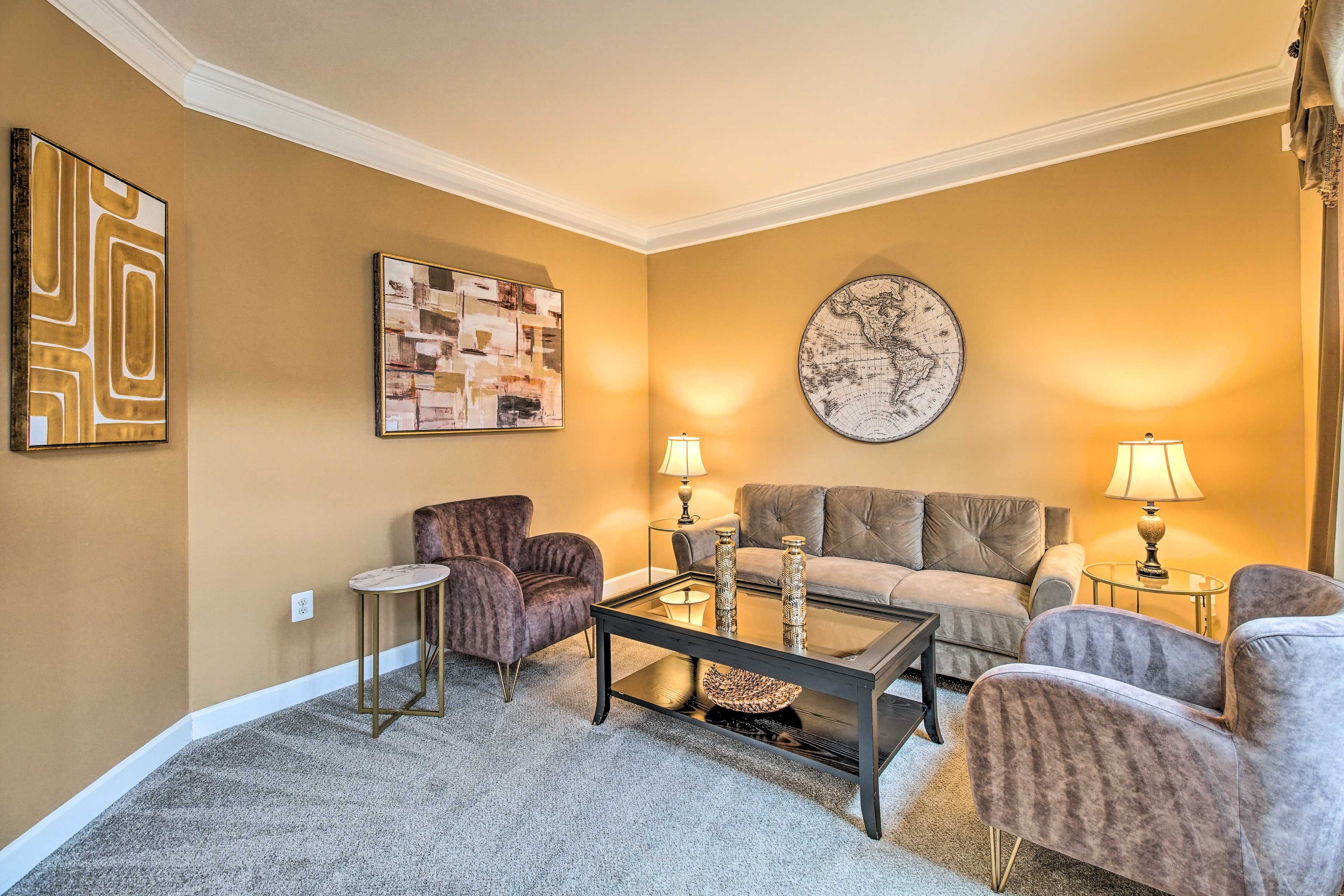 Front Sitting Area | Free WiFi | Pet Friendly w/ Fee