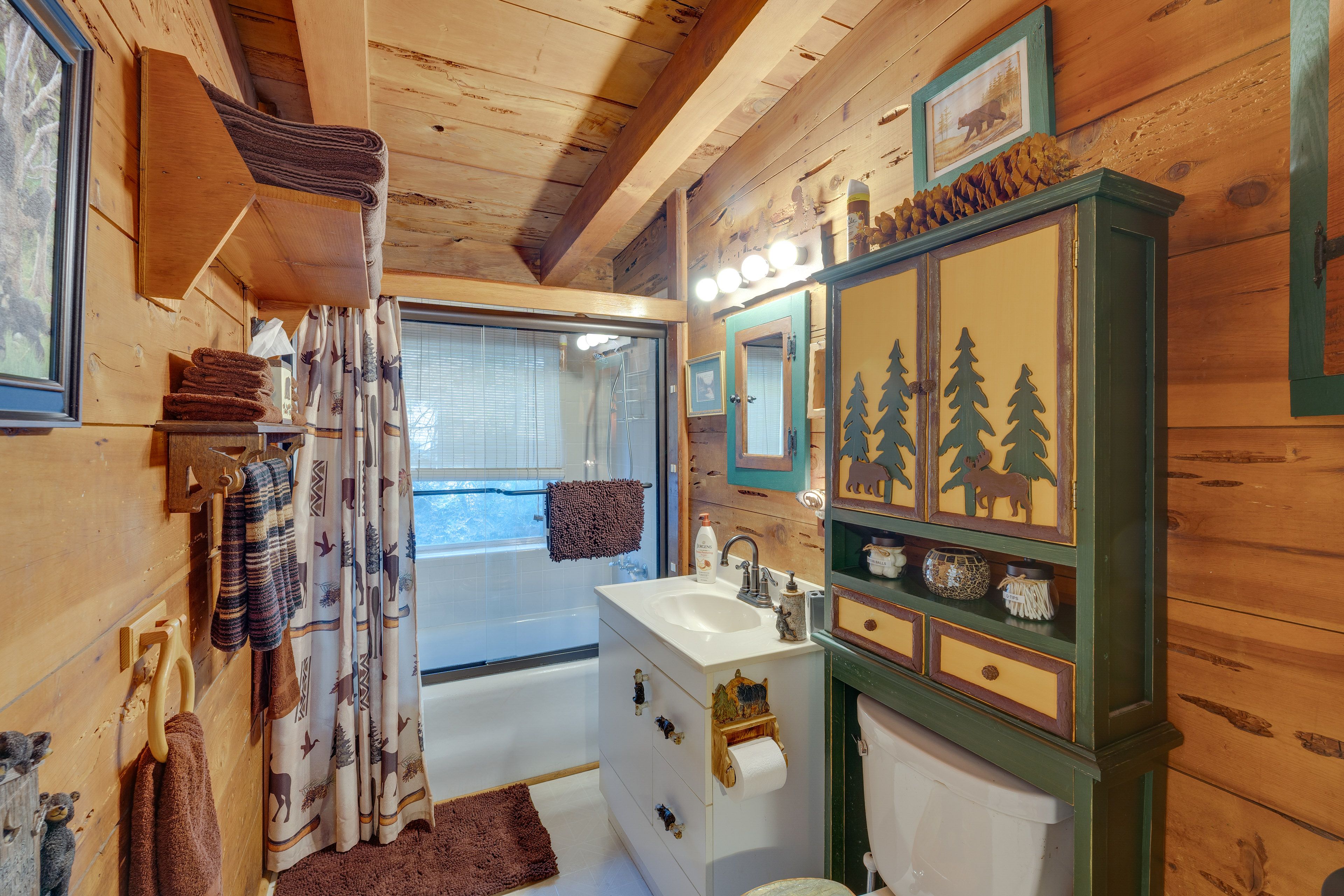 Full Bathroom | Complimentary Toiletries