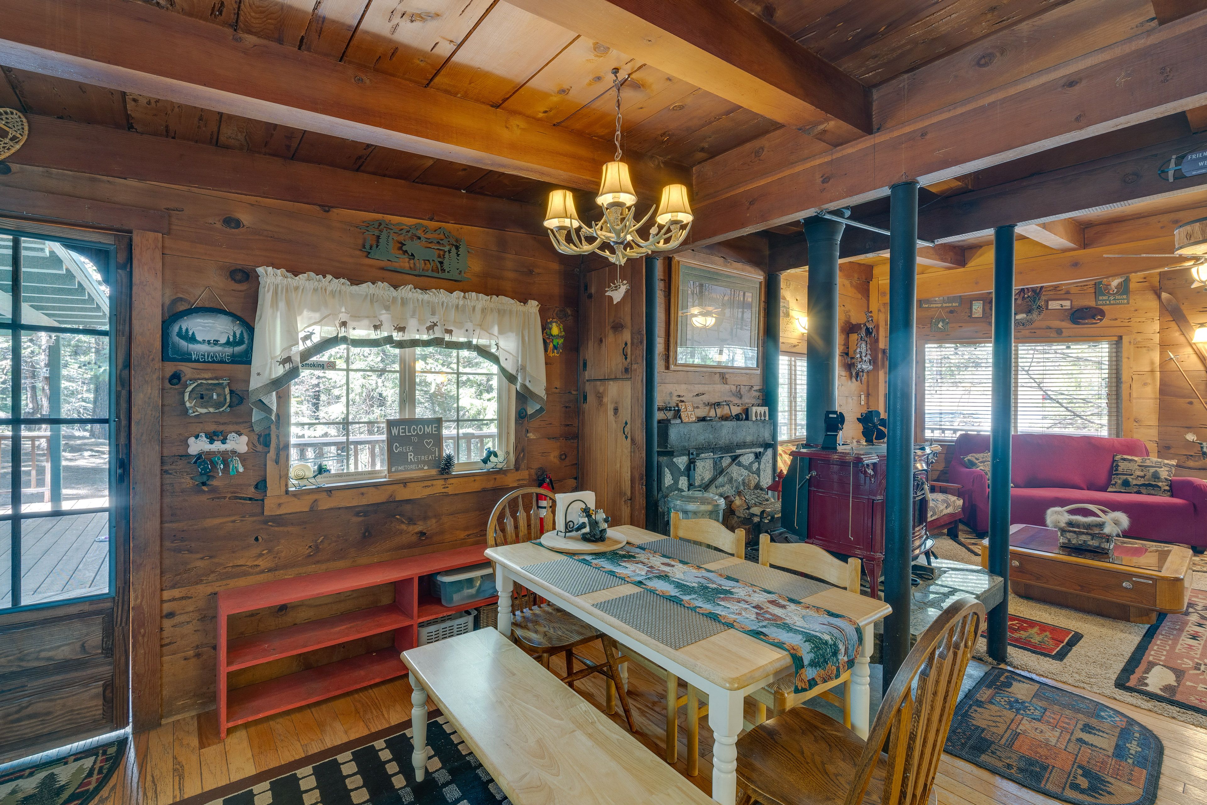 Dining Area | Dishware & Flatware Provided
