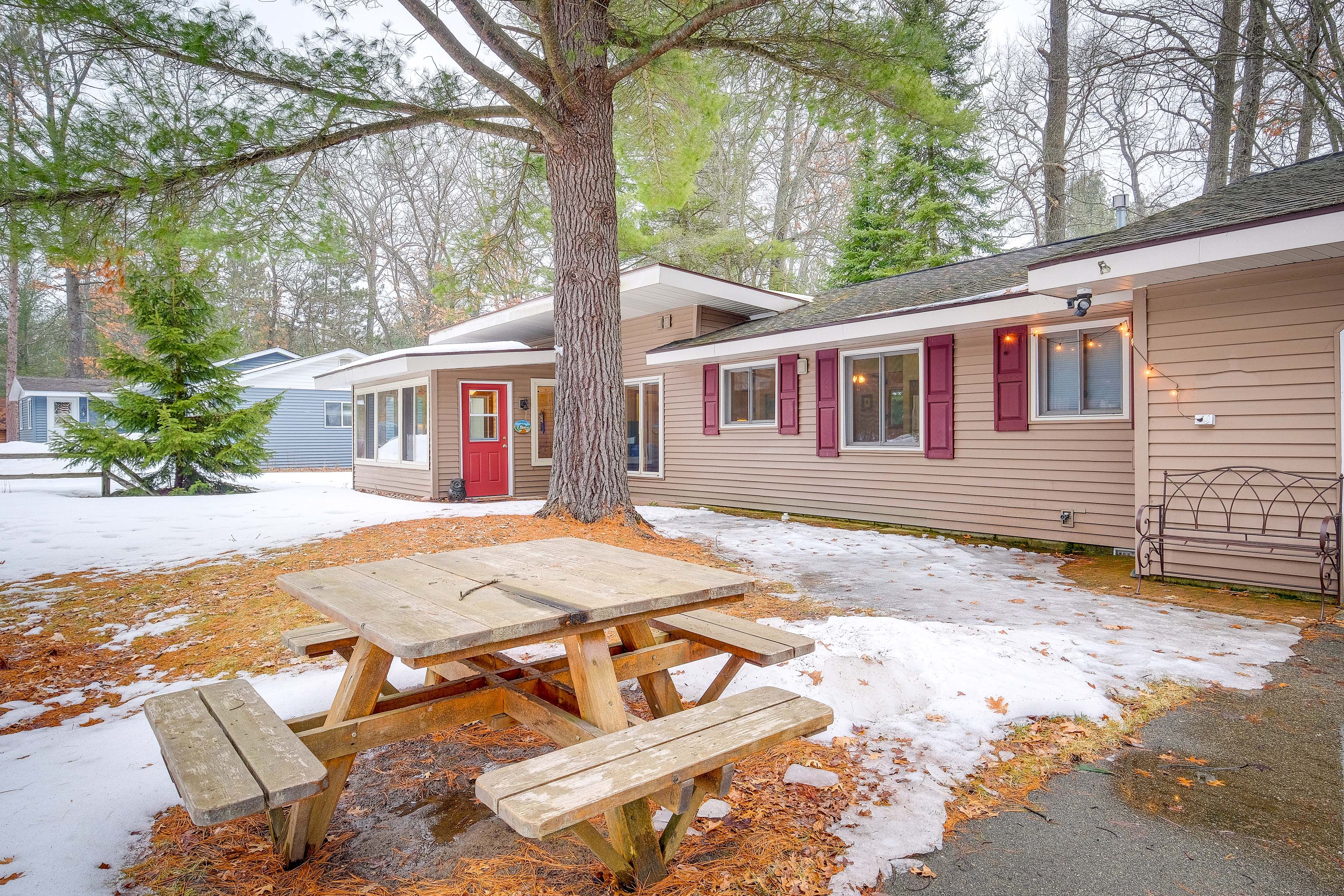 Front Yard | Picnic Tables
