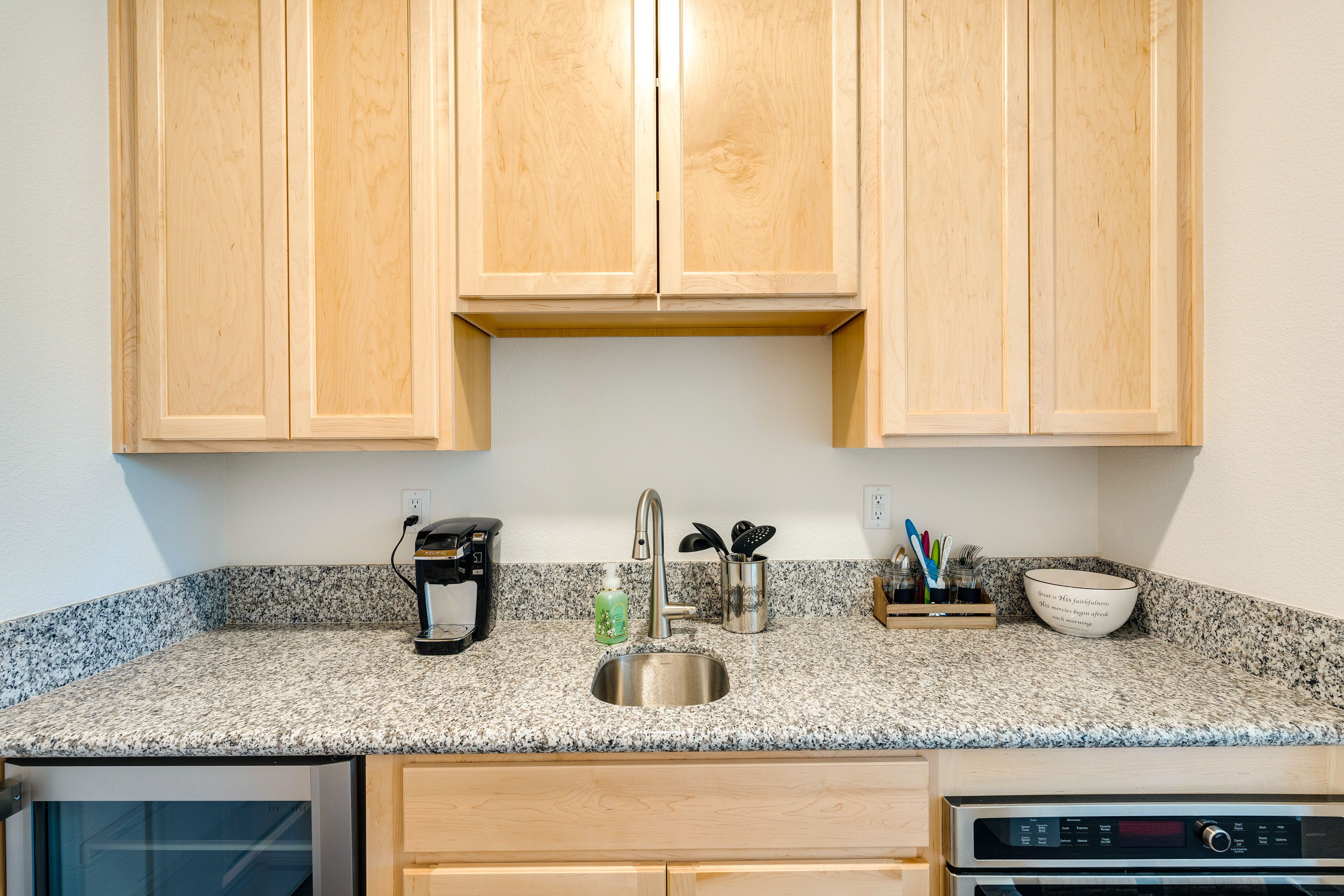 Kitchenette | Cooking Basics | Convection Oven | Microwave | Mini Fridge