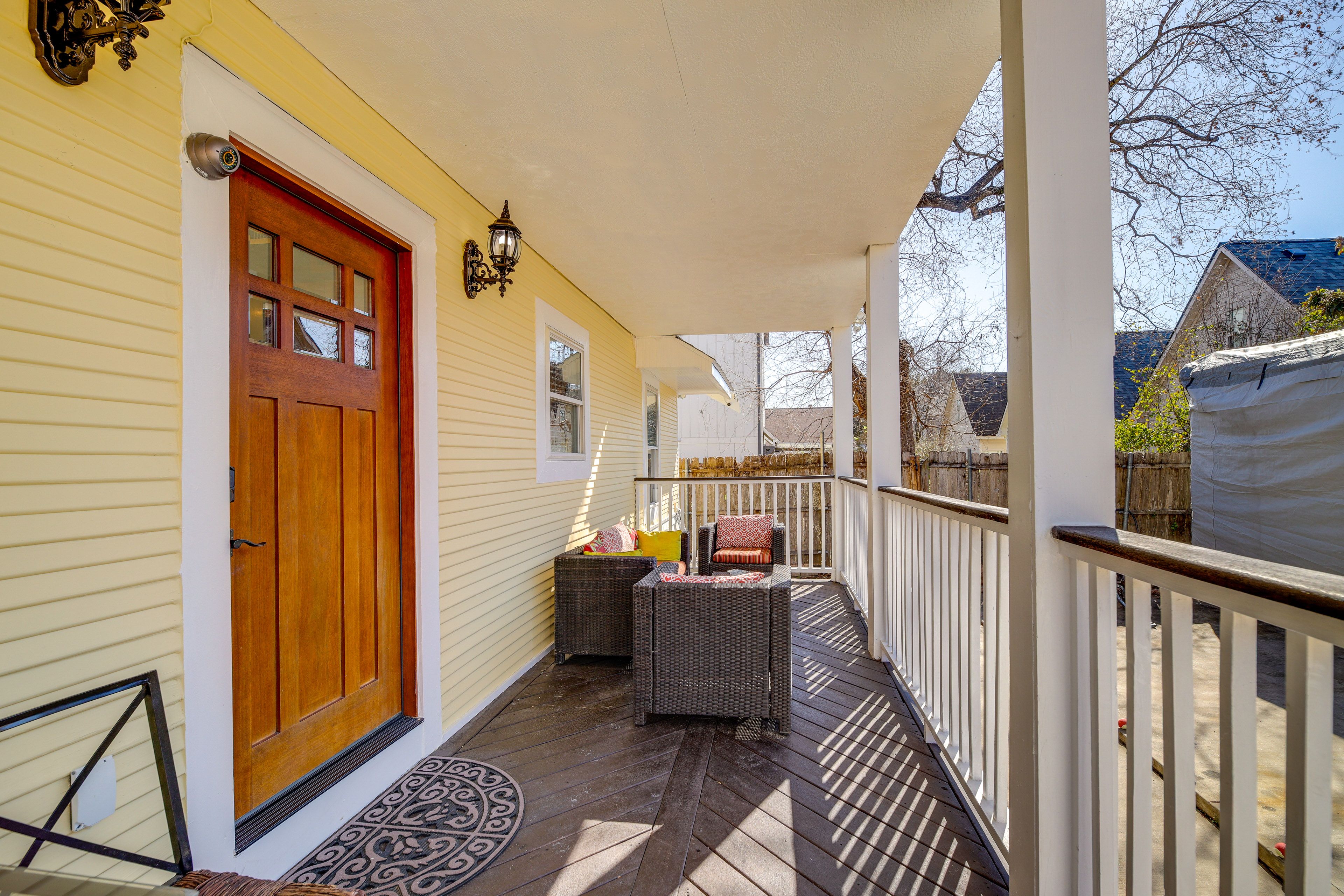 Entrance | 13 Exterior Security Cameras (Facing Outward)