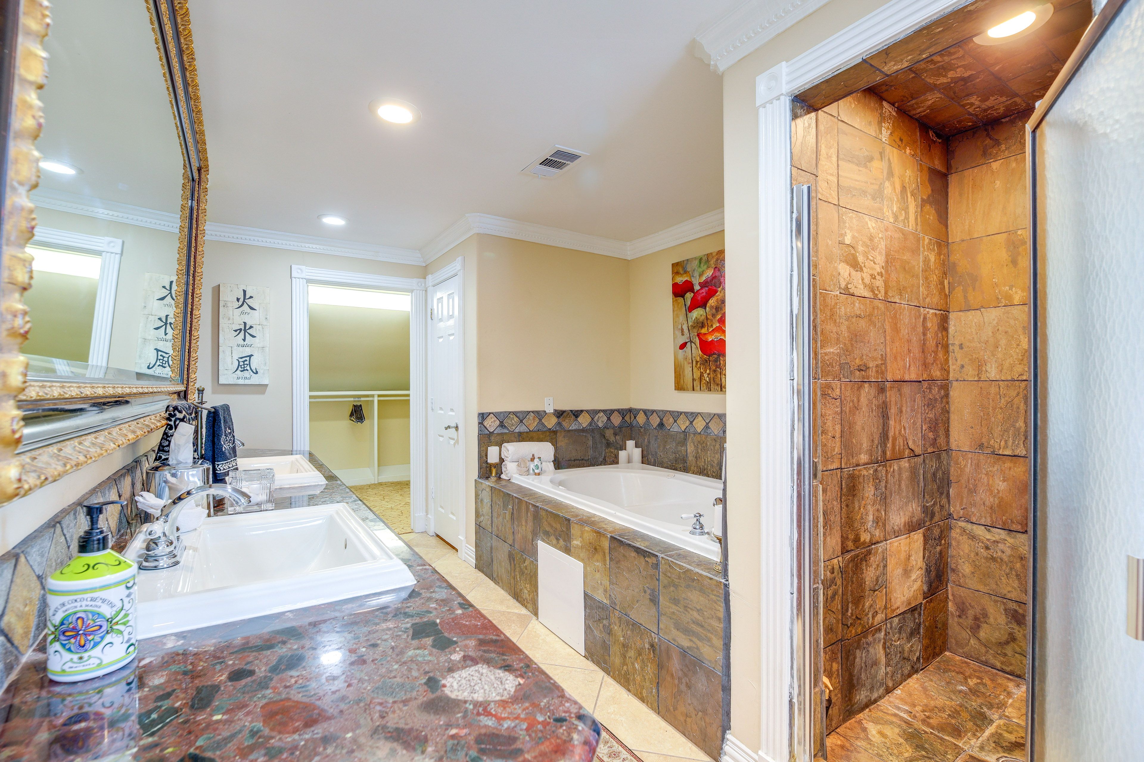 En-Suite Bathroom | Towels Provided | Complimentary Toiletries