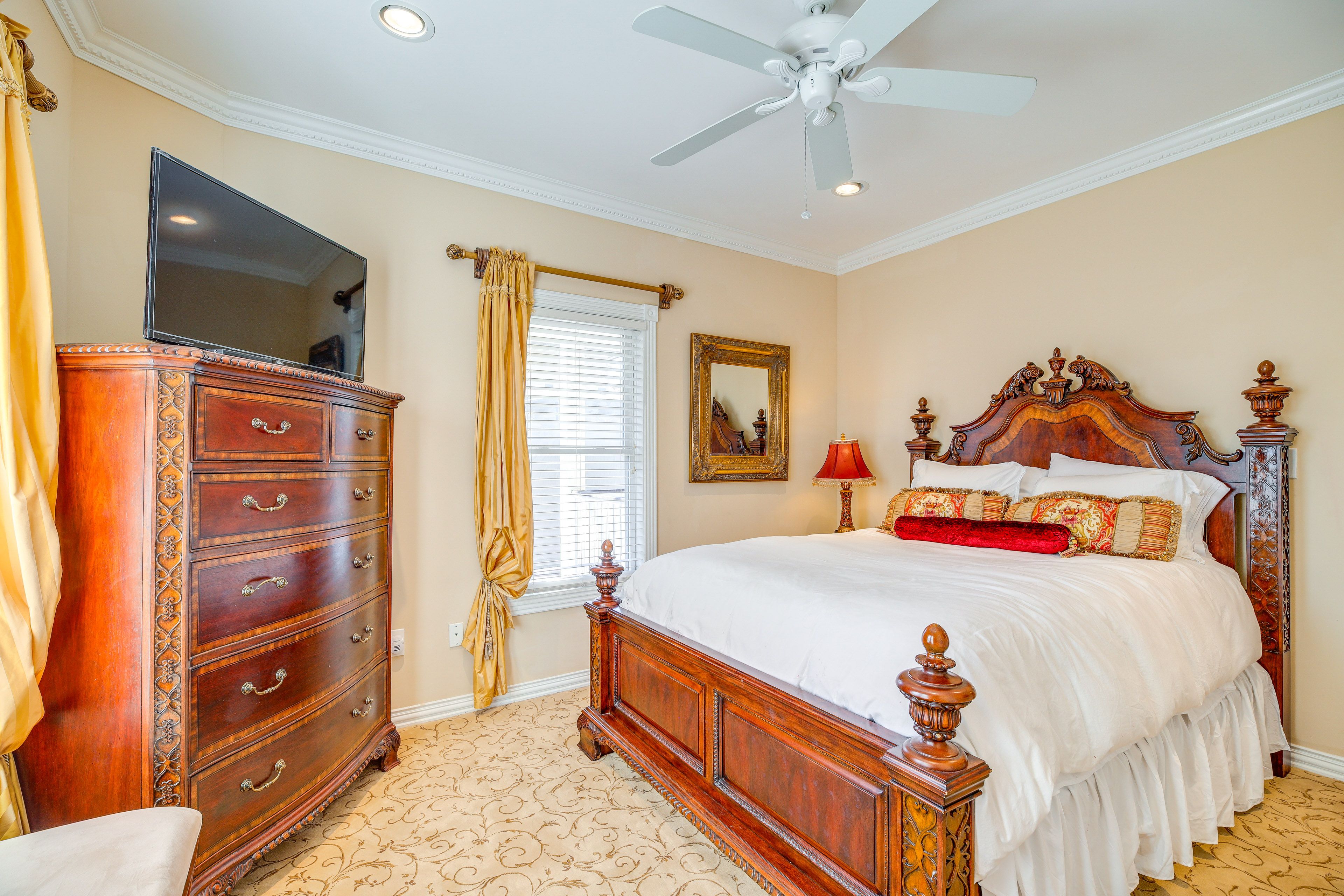 Bedroom 3 | Queen Bed | 1st Floor | Smart TV