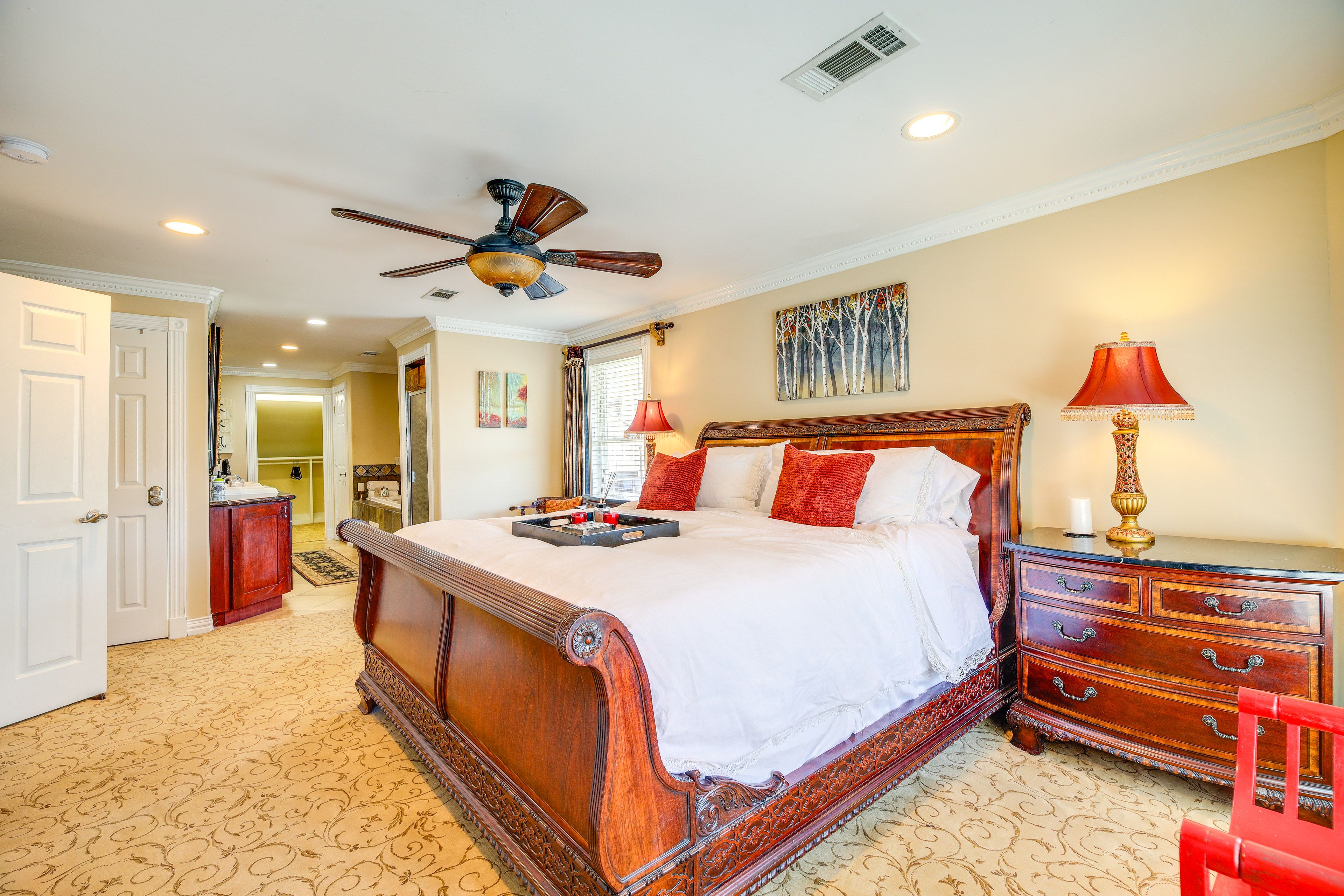 Bedroom 1 | King Bed | 2nd Floor | Smart TV