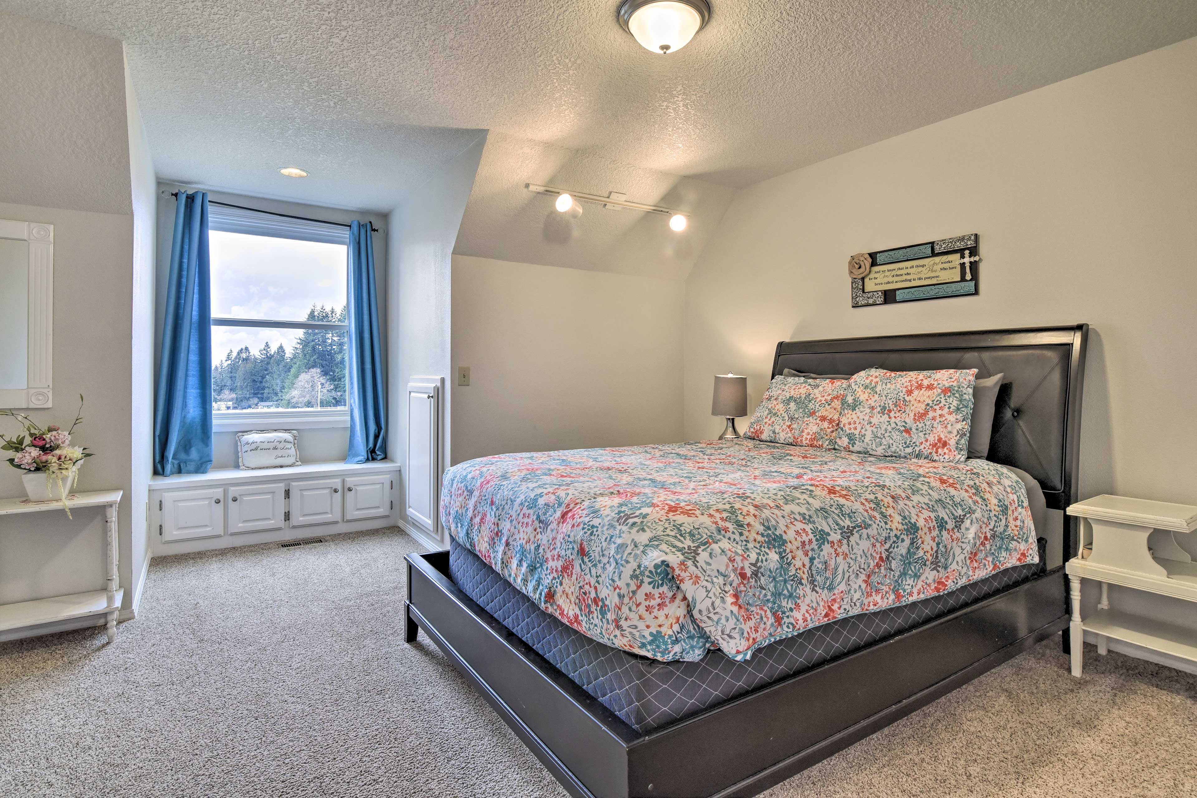 Bedroom 5 | Queen Bed | 2nd Floor
