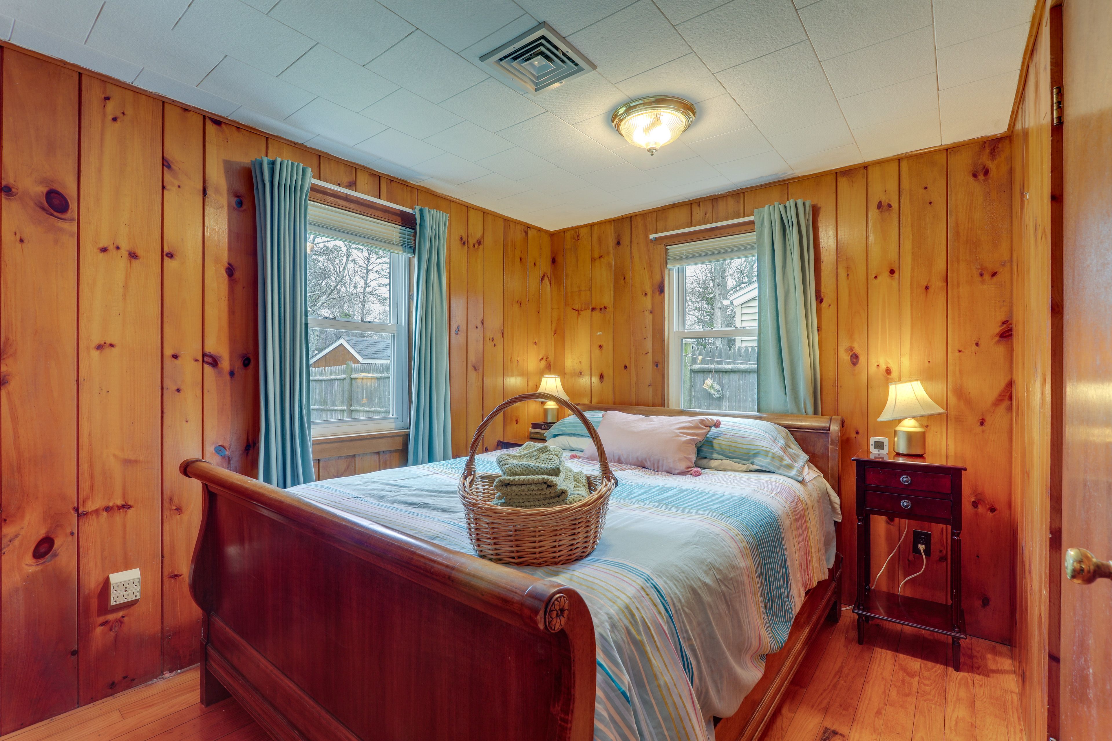Bedroom 1 | Queen Bed | Linens Provided