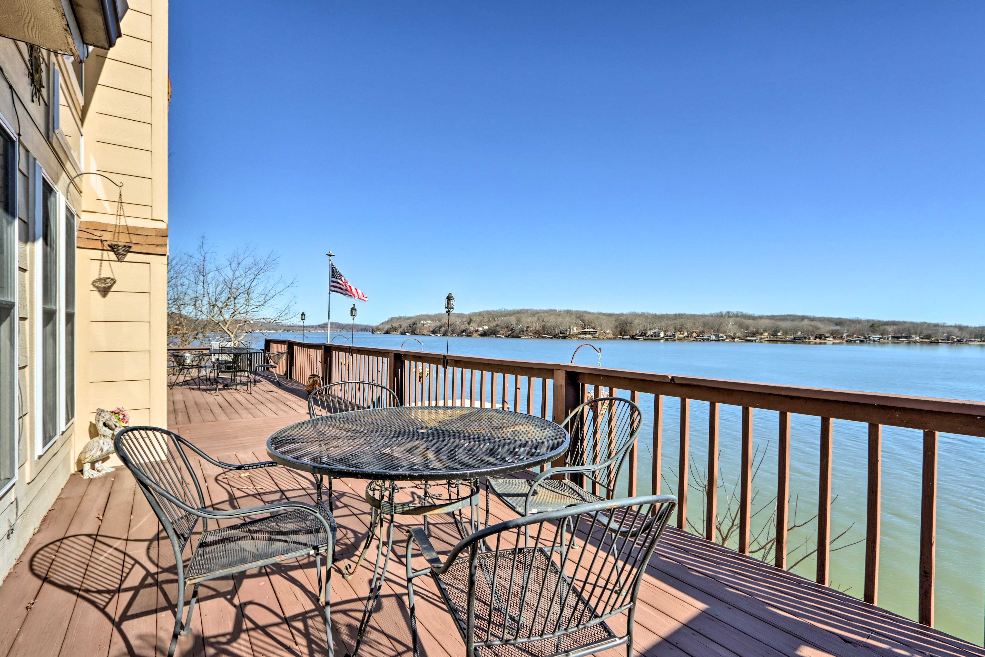 Deck | Overlooks Lake of the Ozarks