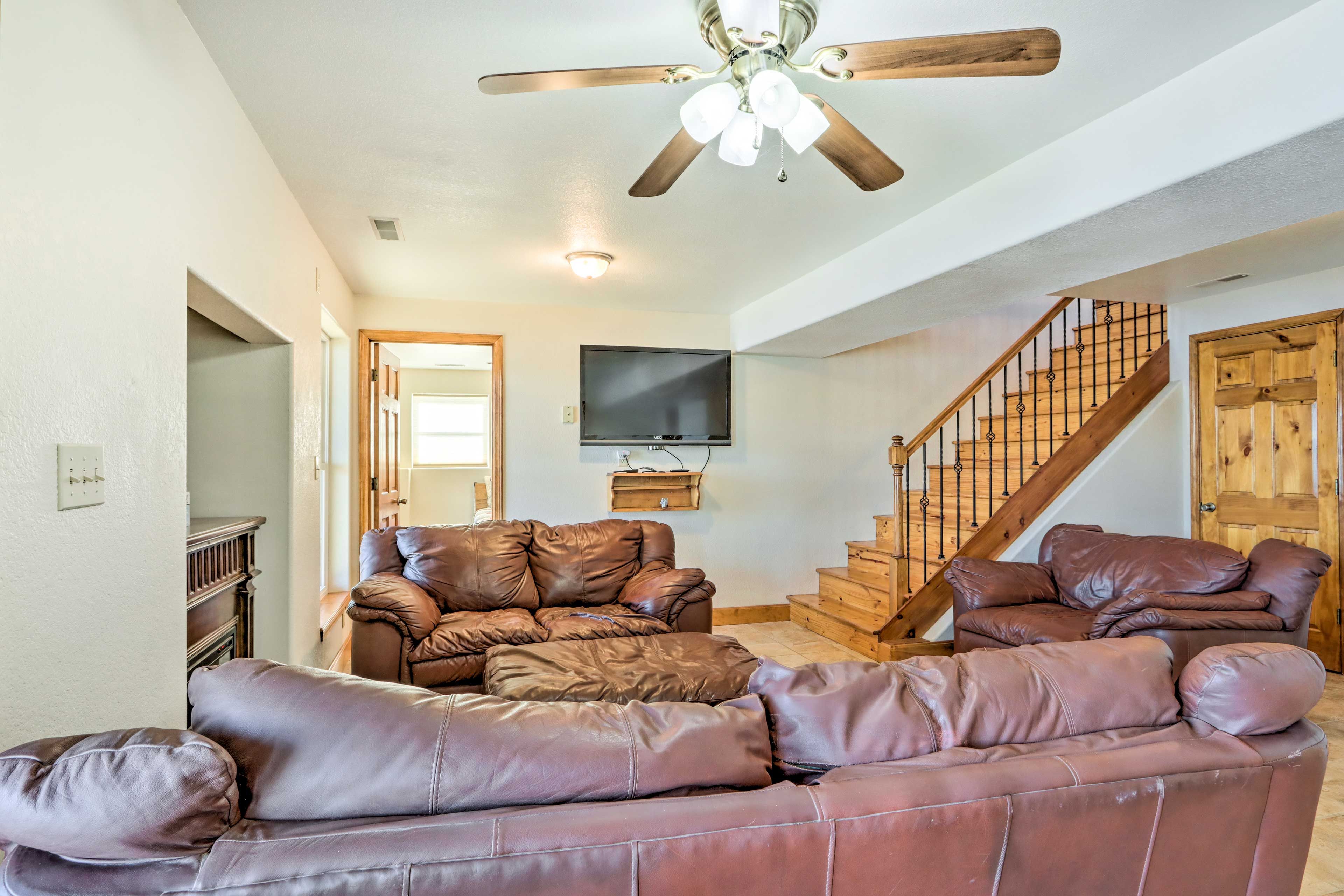 Lower Level Living Area | Smart TV | Electric Fireplace