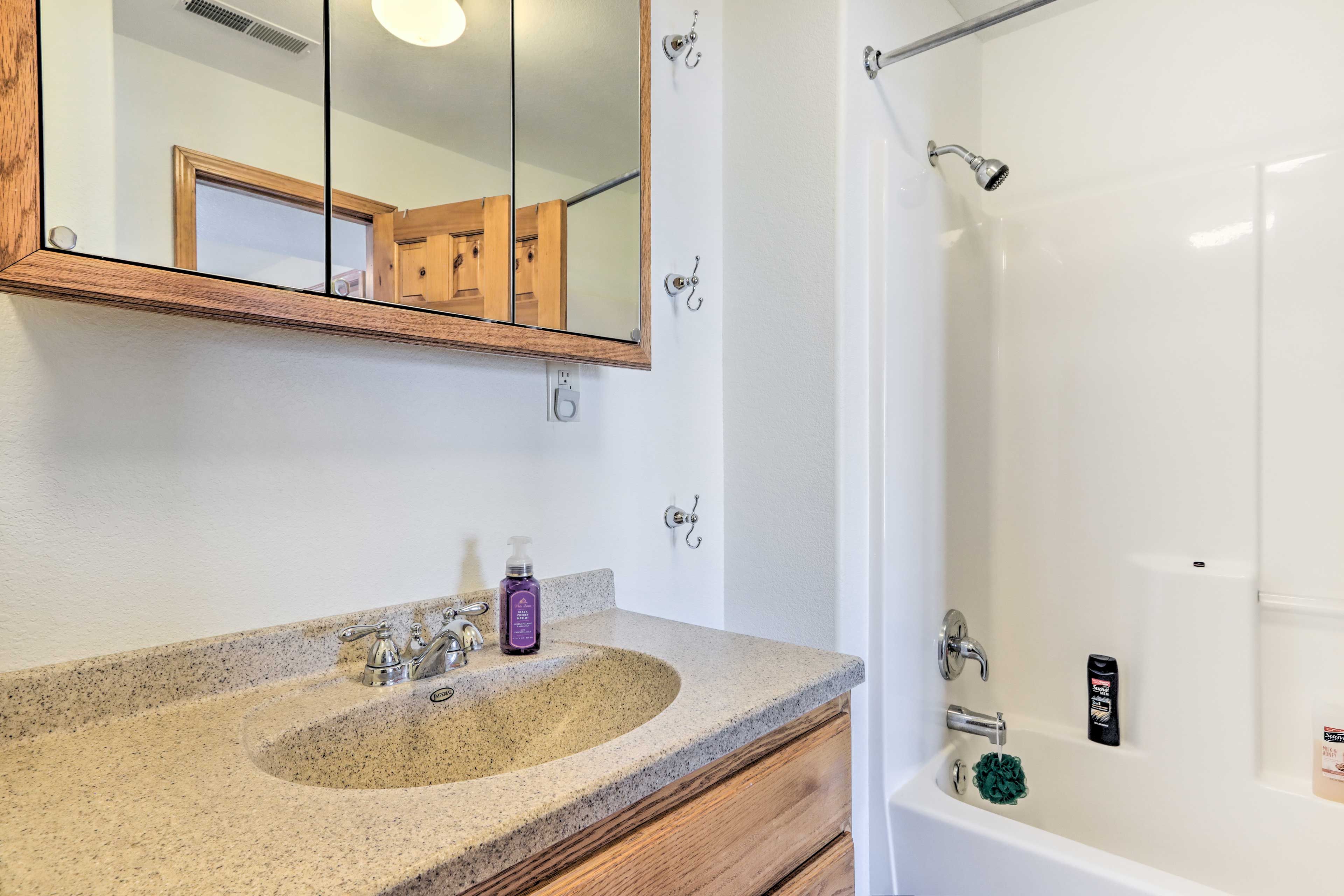 Full Bathroom | Shower/Tub Combo