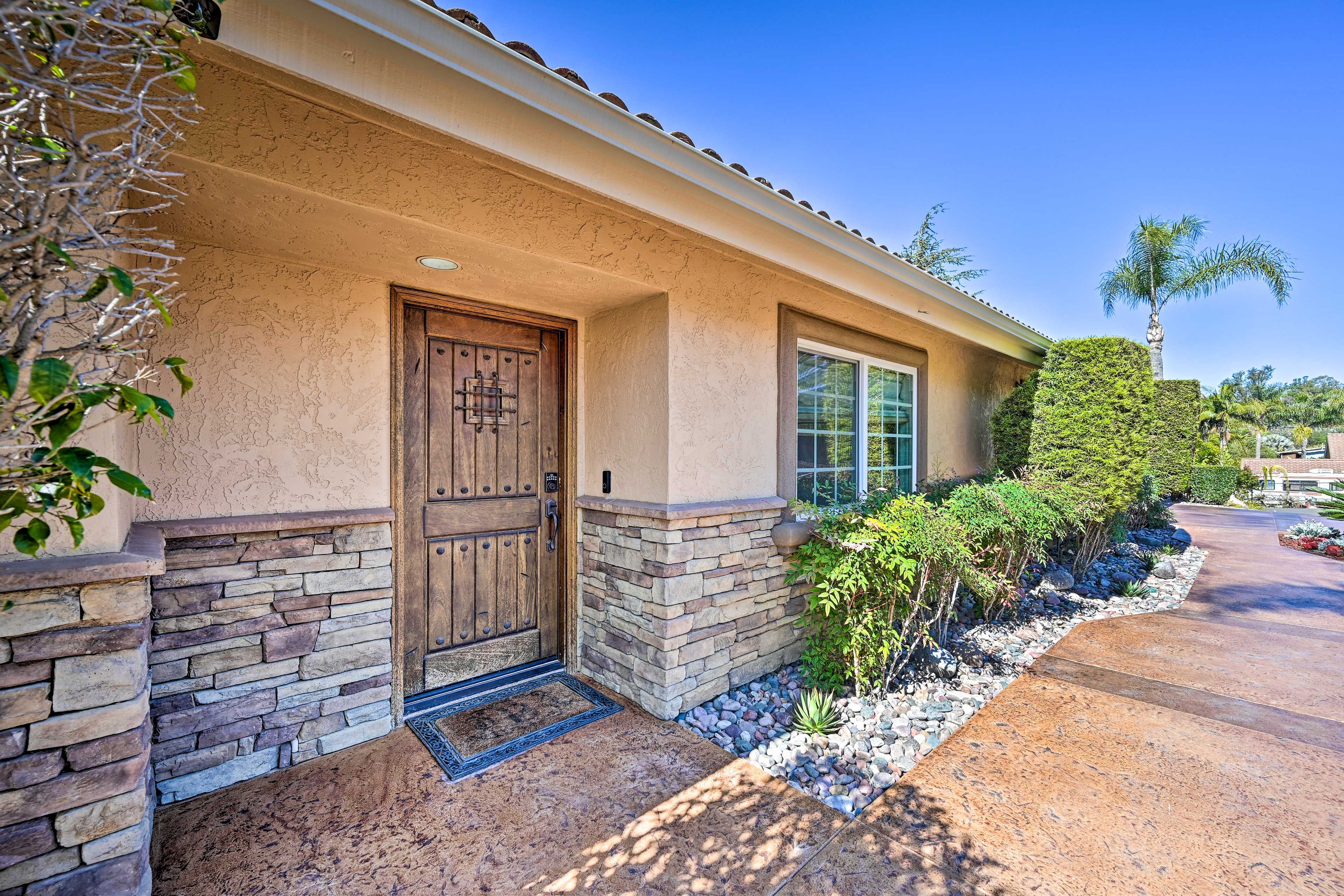 Property Exterior | Driveway (5 Vehicles) | Free Street Parking