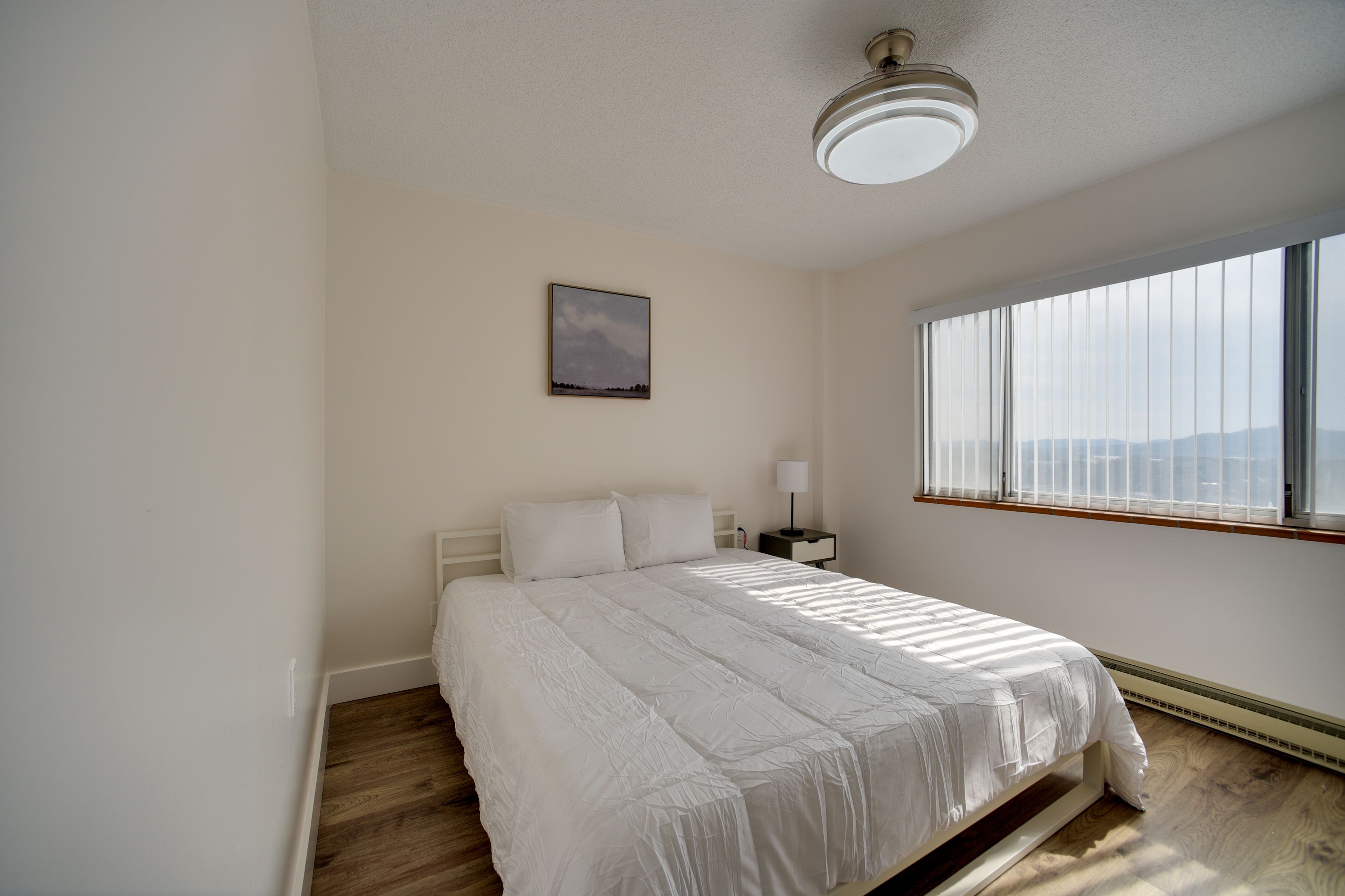 Bedroom | King Bed | Linens Provided