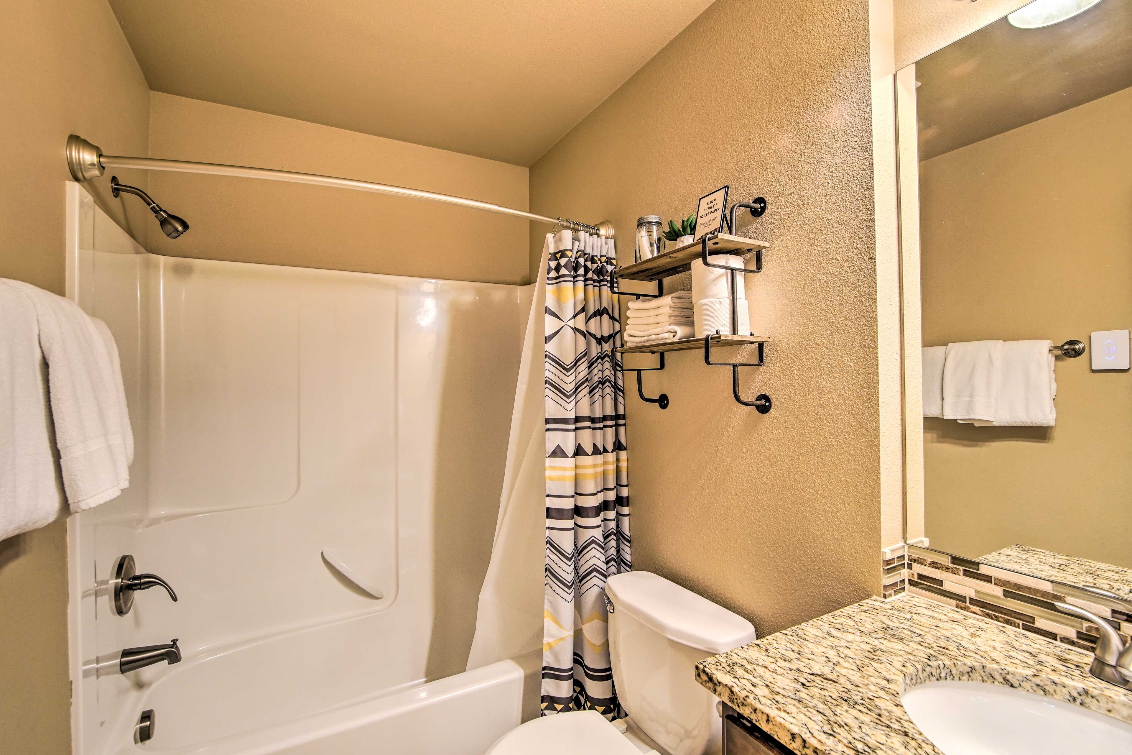 Full Bathroom | Complimentary Toiletries