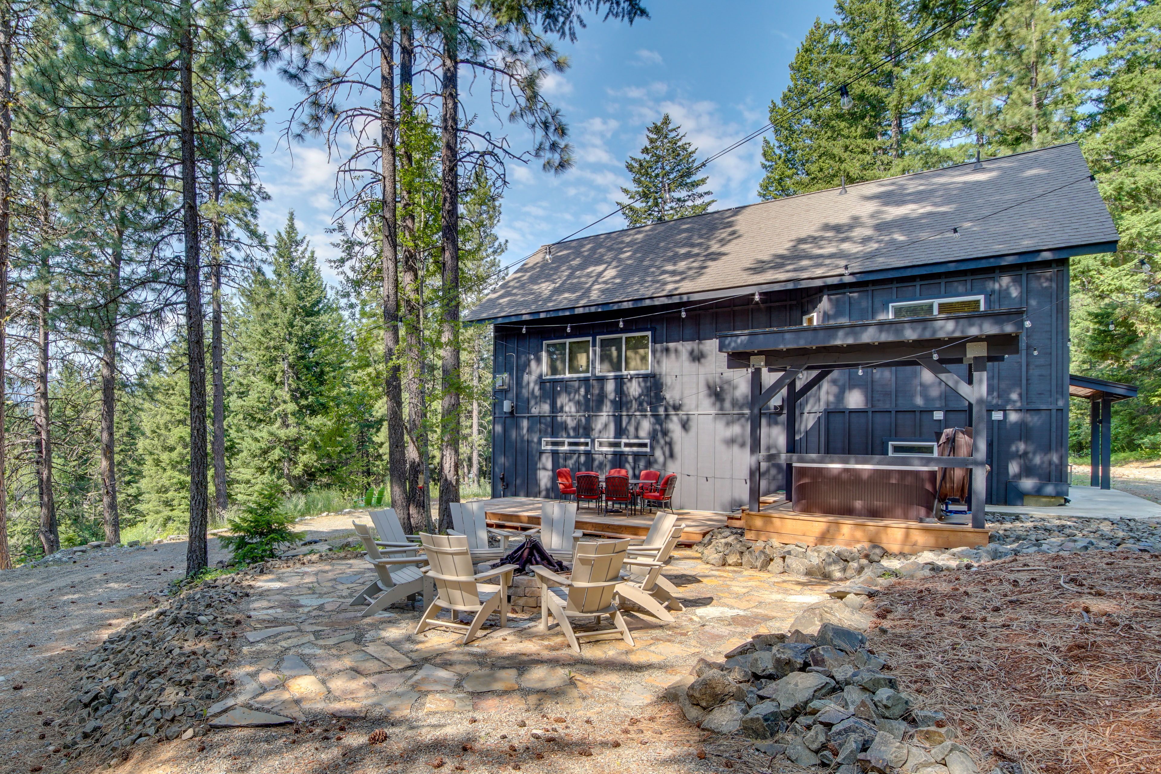Outdoor Dining Area | Fire Pit