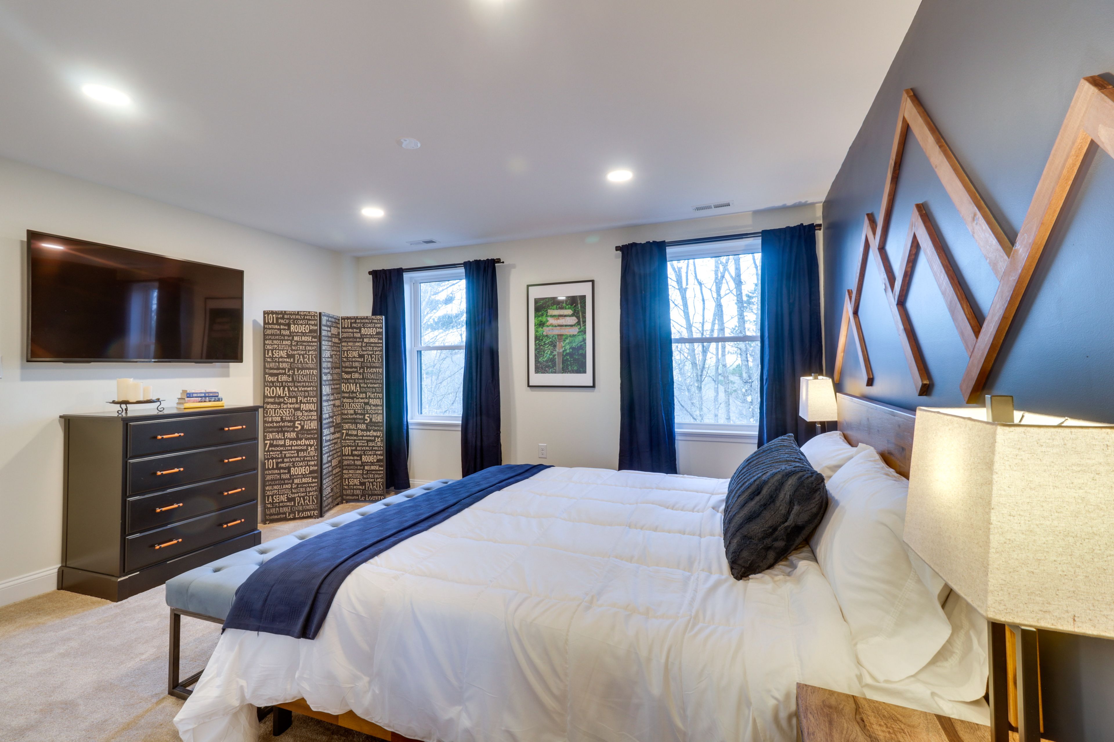 Bedroom 1 | King Bed | Linens & Towels | Smart TV | En-Suite Bathroom